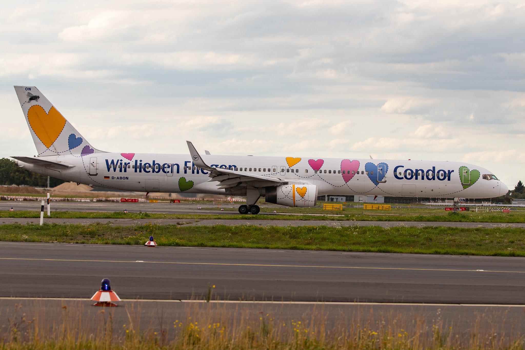 Düsseldorf Airport: Condor (DE / CFG) |  Livery: Wir Lieben Fliegen Livery |  Boeing 757-330 B753 | D-ABON | MSN 29023