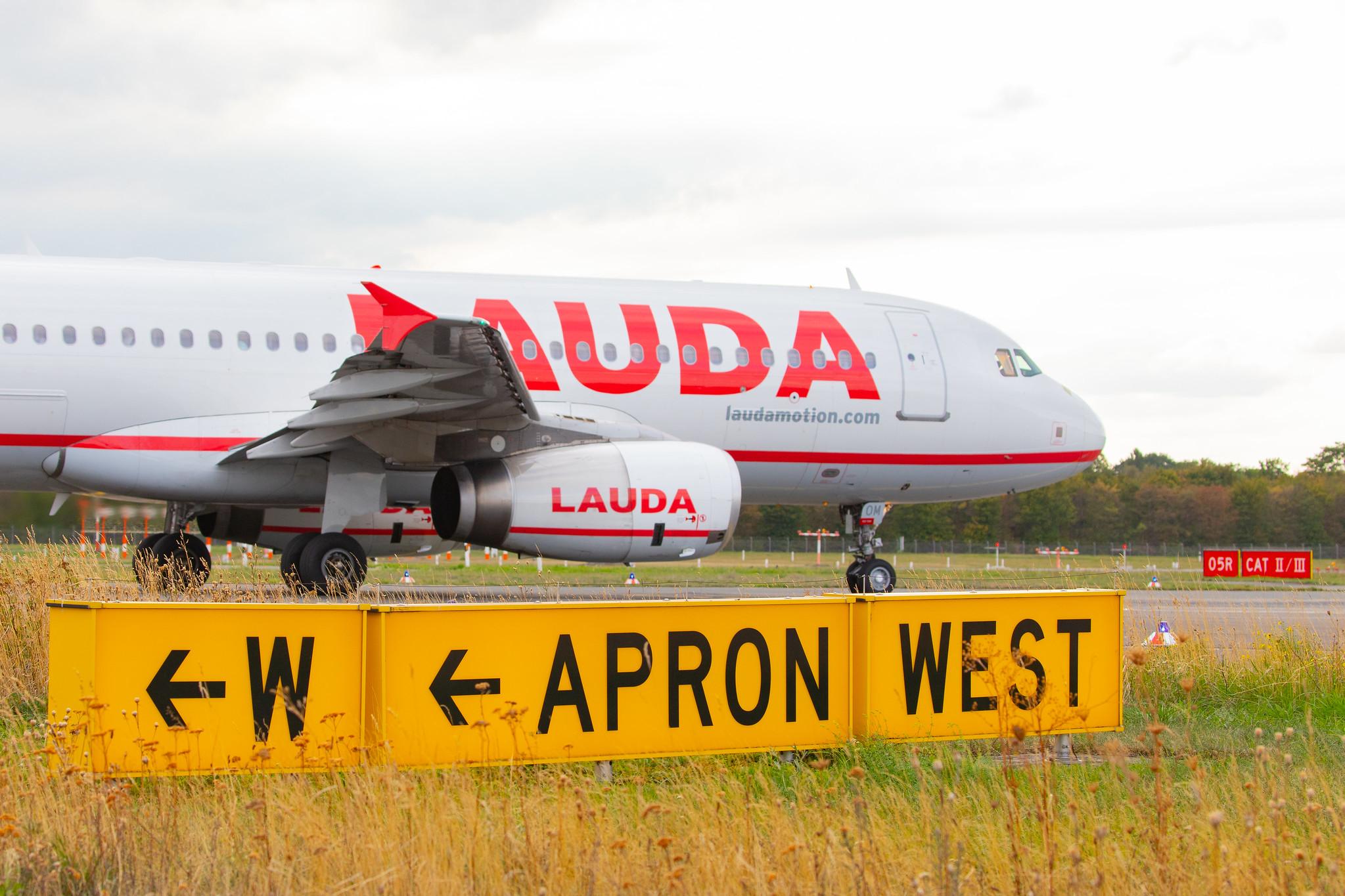 Düsseldorf Airport: Laudamotion (OE / LDM) |  Airbus A320-232 A320 | OE-LOM | MSN 2984