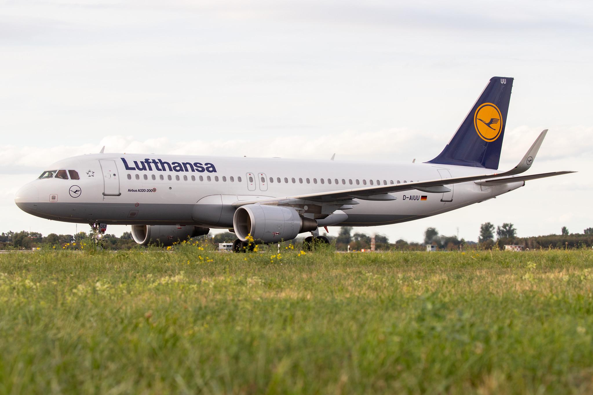Düsseldorf Airport: Lufthansa (LH / DLH) |  Airbus A320-214 A320 | D-AIUU | MSN 7158