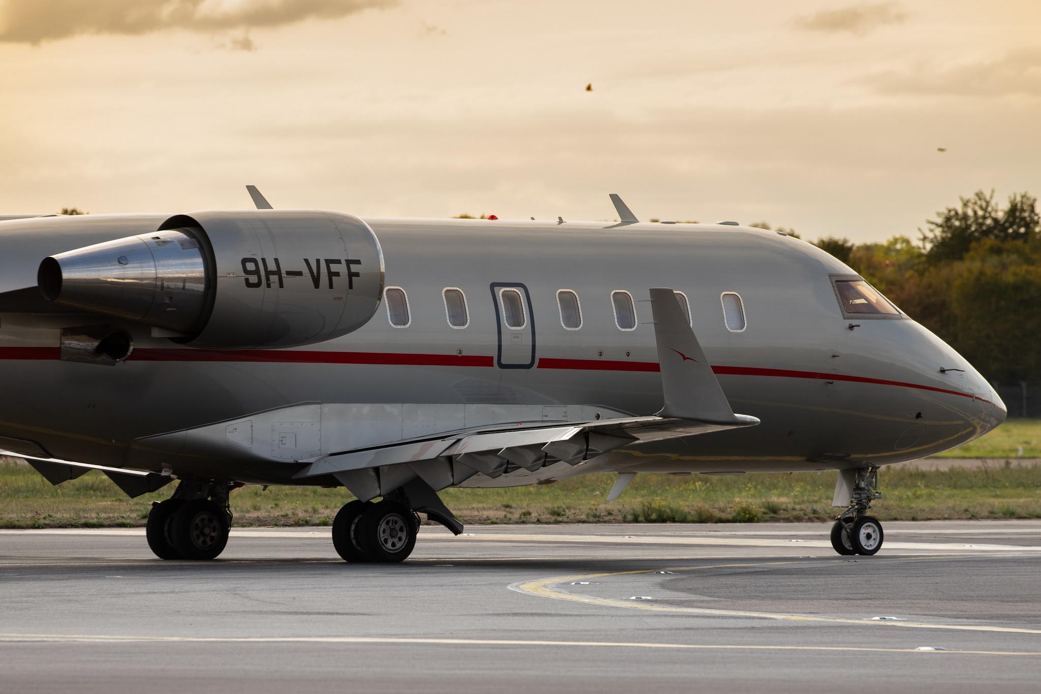 Düsseldorf Airport: VistaJet Malta (/ VJT) | Operator: VistaJet |  Bombardier Challenger 605 CL60 | 9H-VFF | MSN 5977
