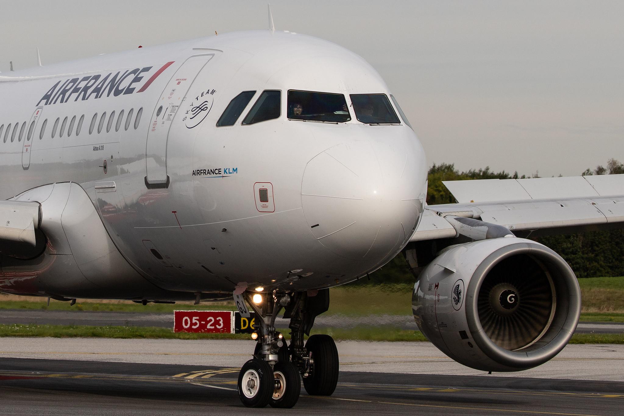 Hamburg Airport: Air France (AF / AFR) |  Airbus A318-111 A318 | F-GUGJ | MSN 2582