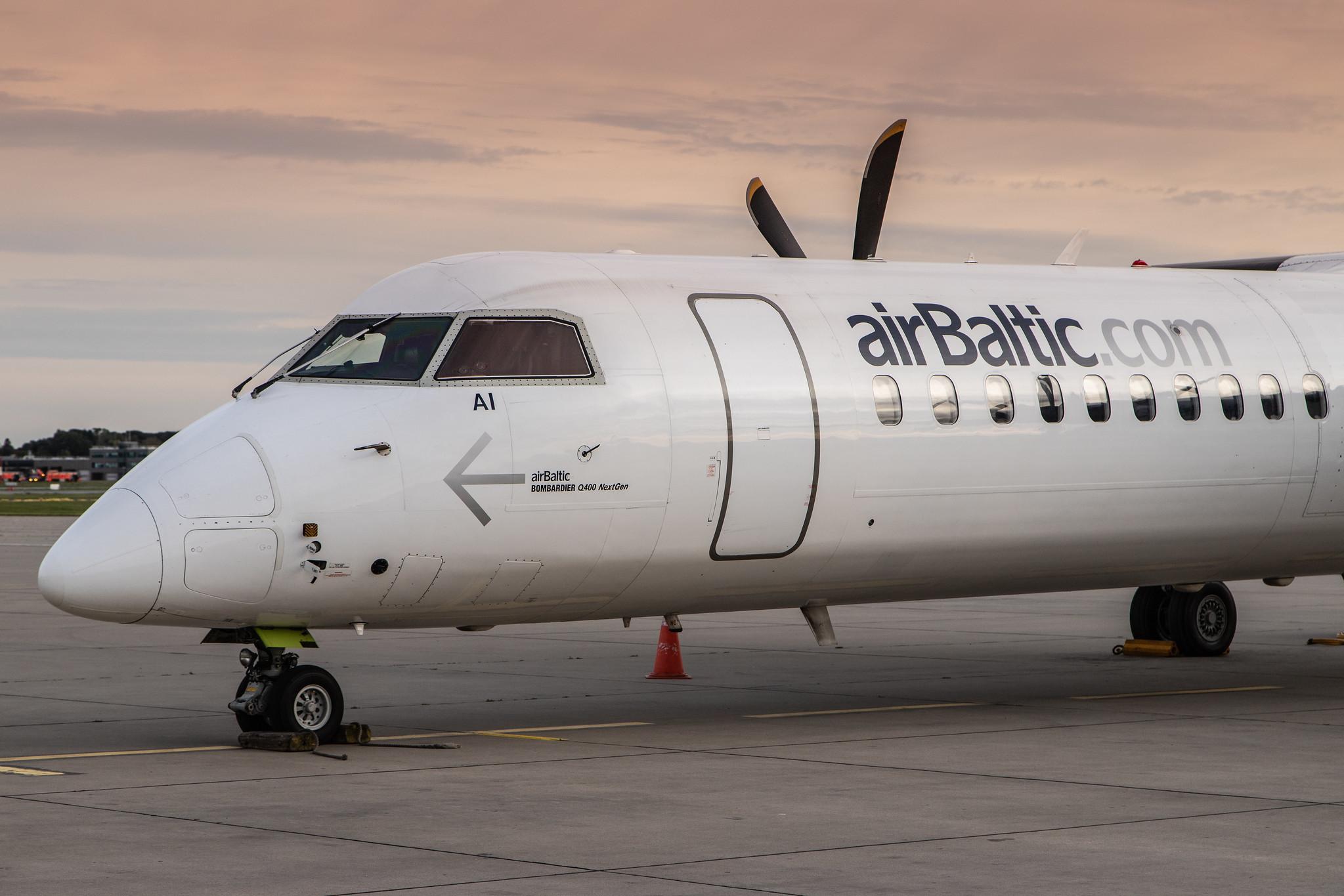 Hamburg Airport: Air Baltic (BT / BTI) |  De Havilland Canada Dash 8-400 DH8D | YL-BAI | MSN 4302