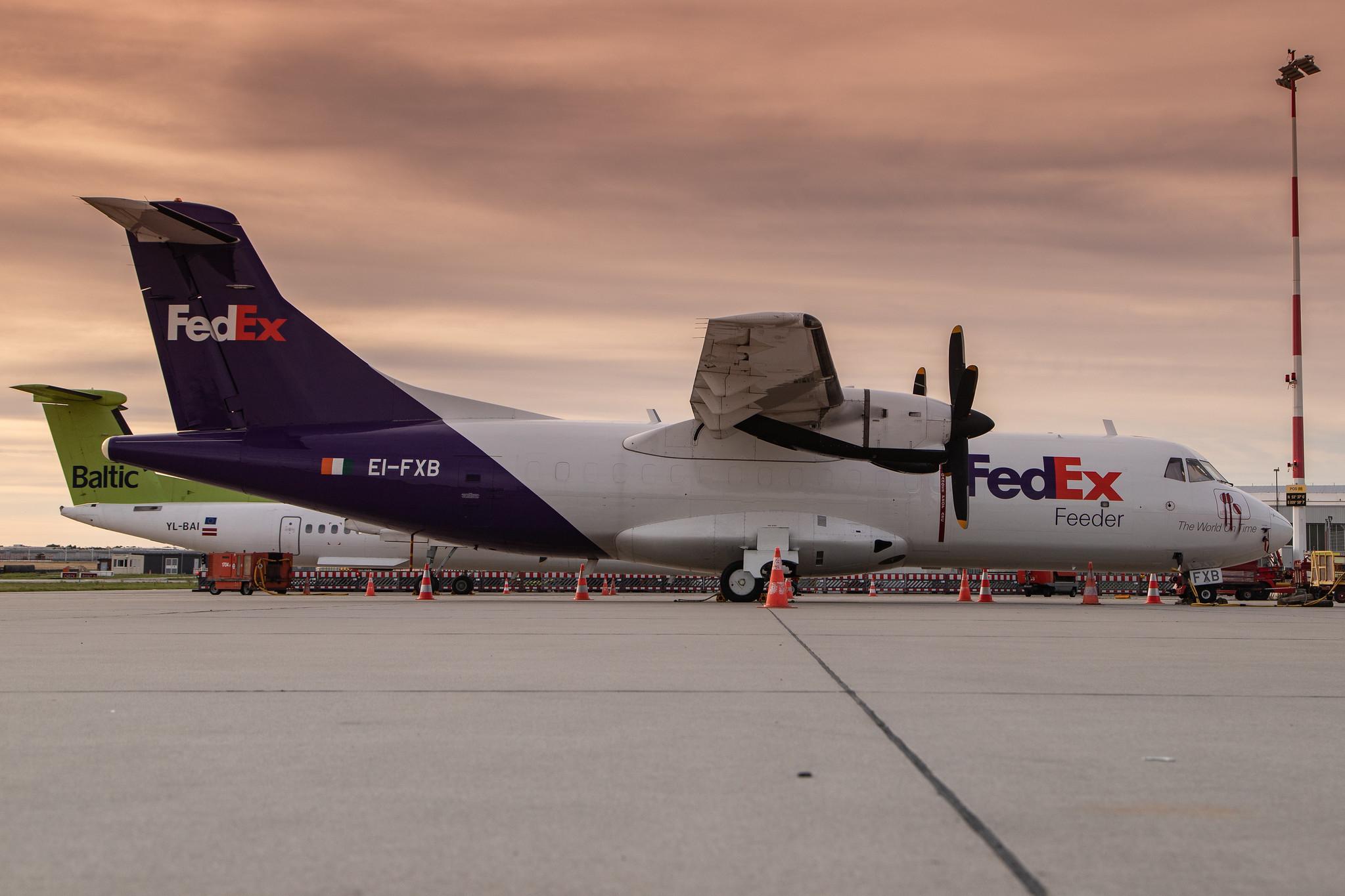 Hamburg Airport: FedEx (FX / FDX) | Operator: ASL Airlines Ireland |  ATR 42-300(F) AT43 | EI-FXB | MSN 0243