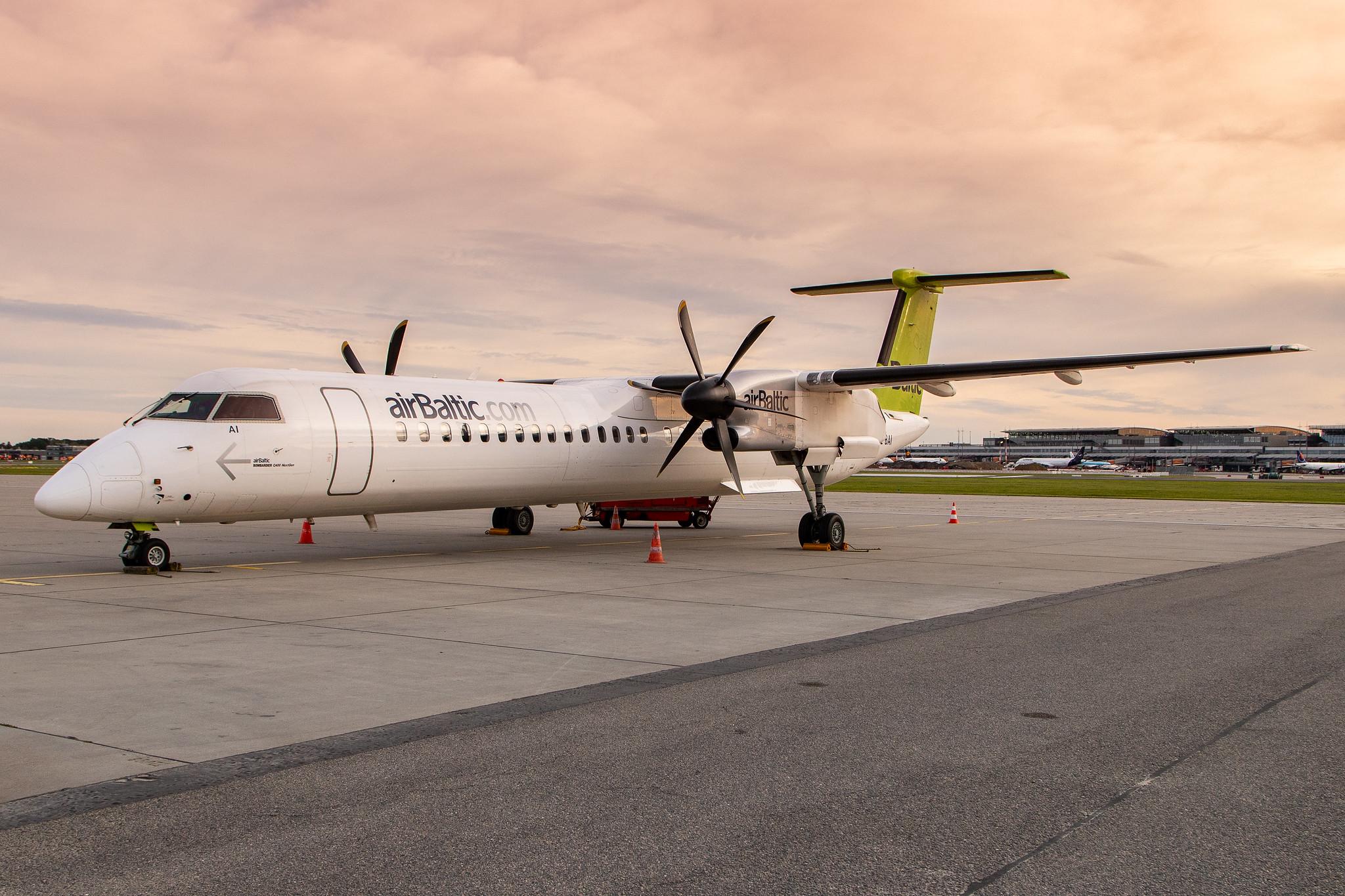 Hamburg Airport: Air Baltic (BT / BTI) |  De Havilland Canada Dash 8-400 DH8D | YL-BAI | MSN 4302