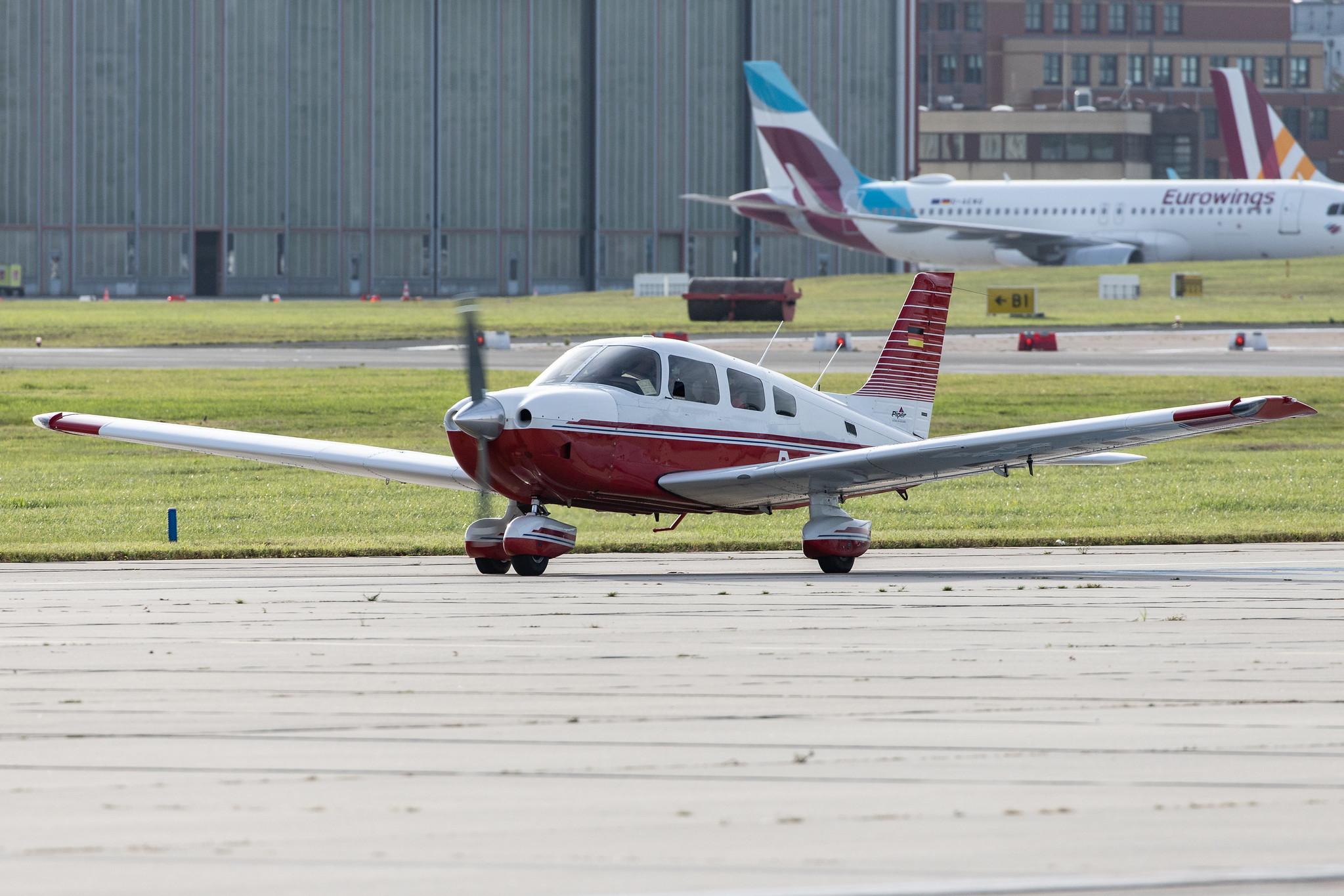 Hamburg Airport: Private owner |  Piper PA-28-181 Archer 3 P28R | D-ESAN | MSN 2843028