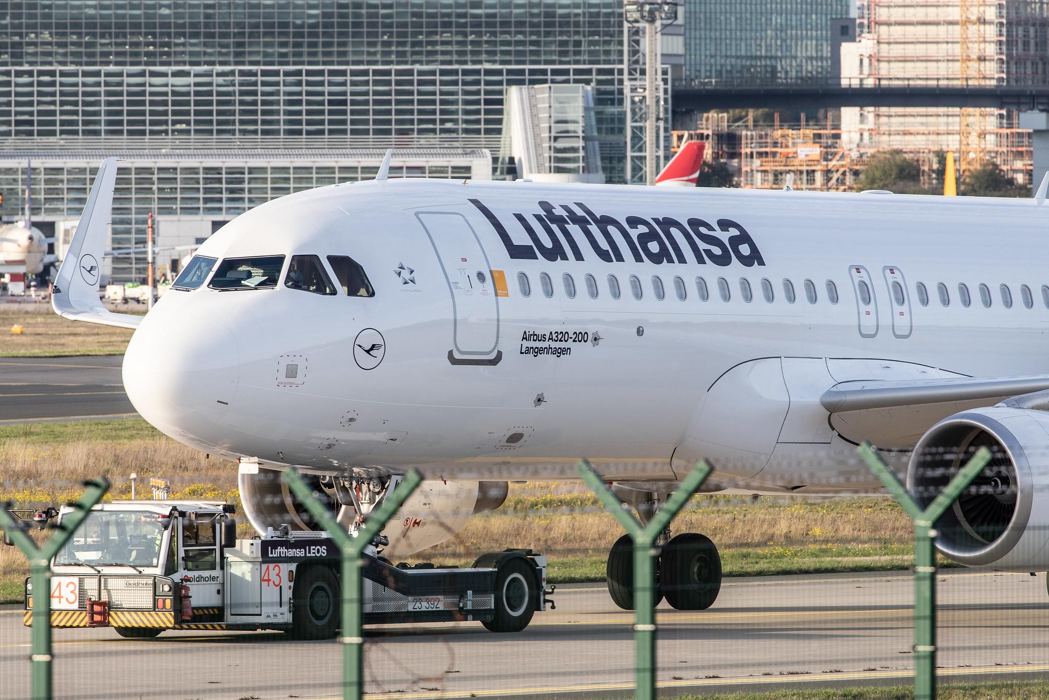 Frankfurt Airport: Lufthansa (LH / DLH) |  Airbus A320-214 A320 | D-AIWI | MSN 8951