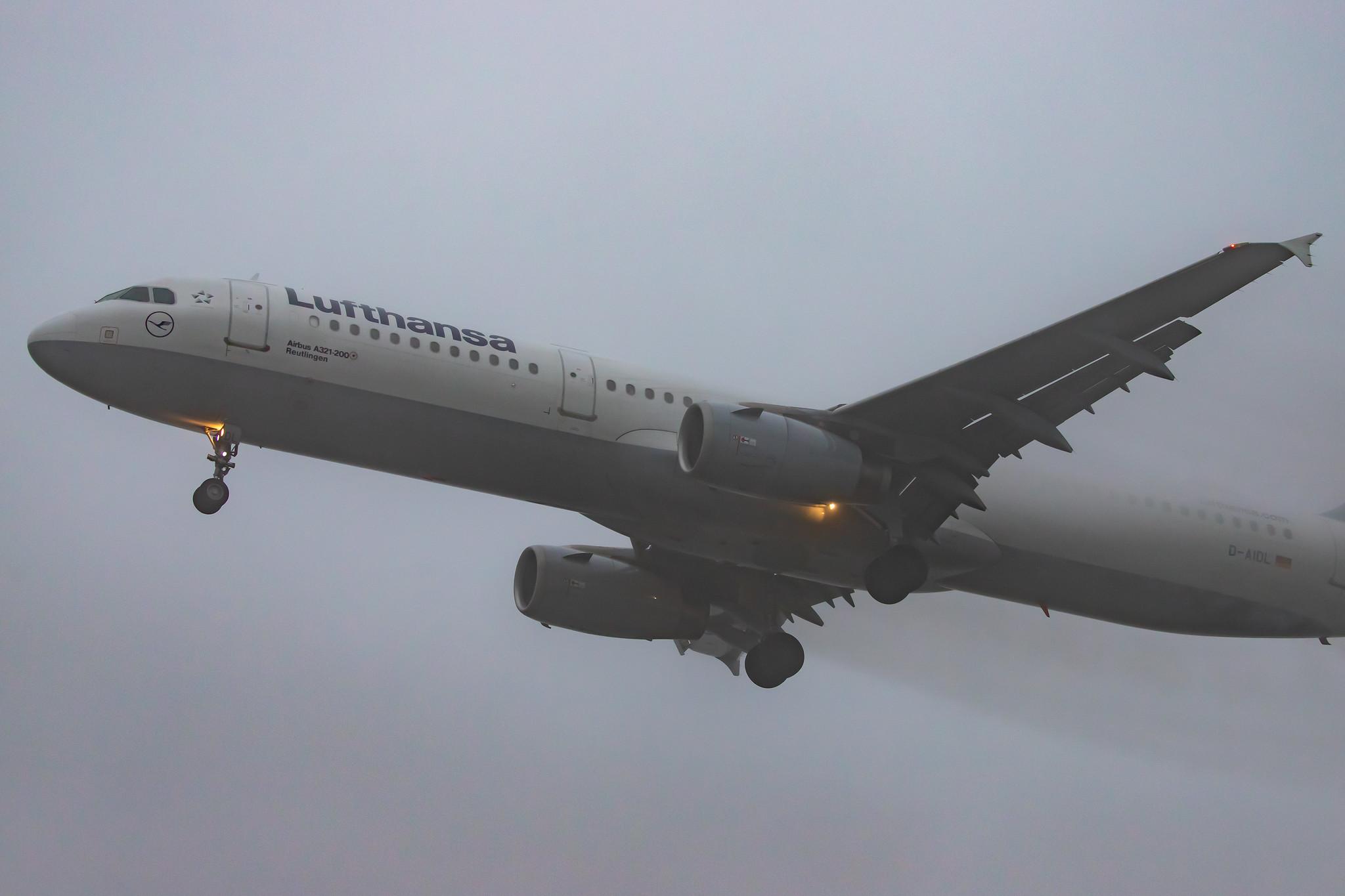Frankfurt Airport: Lufthansa (LH / DLH) |  Airbus A321-231 A321 | D-AIDL | MSN 4881