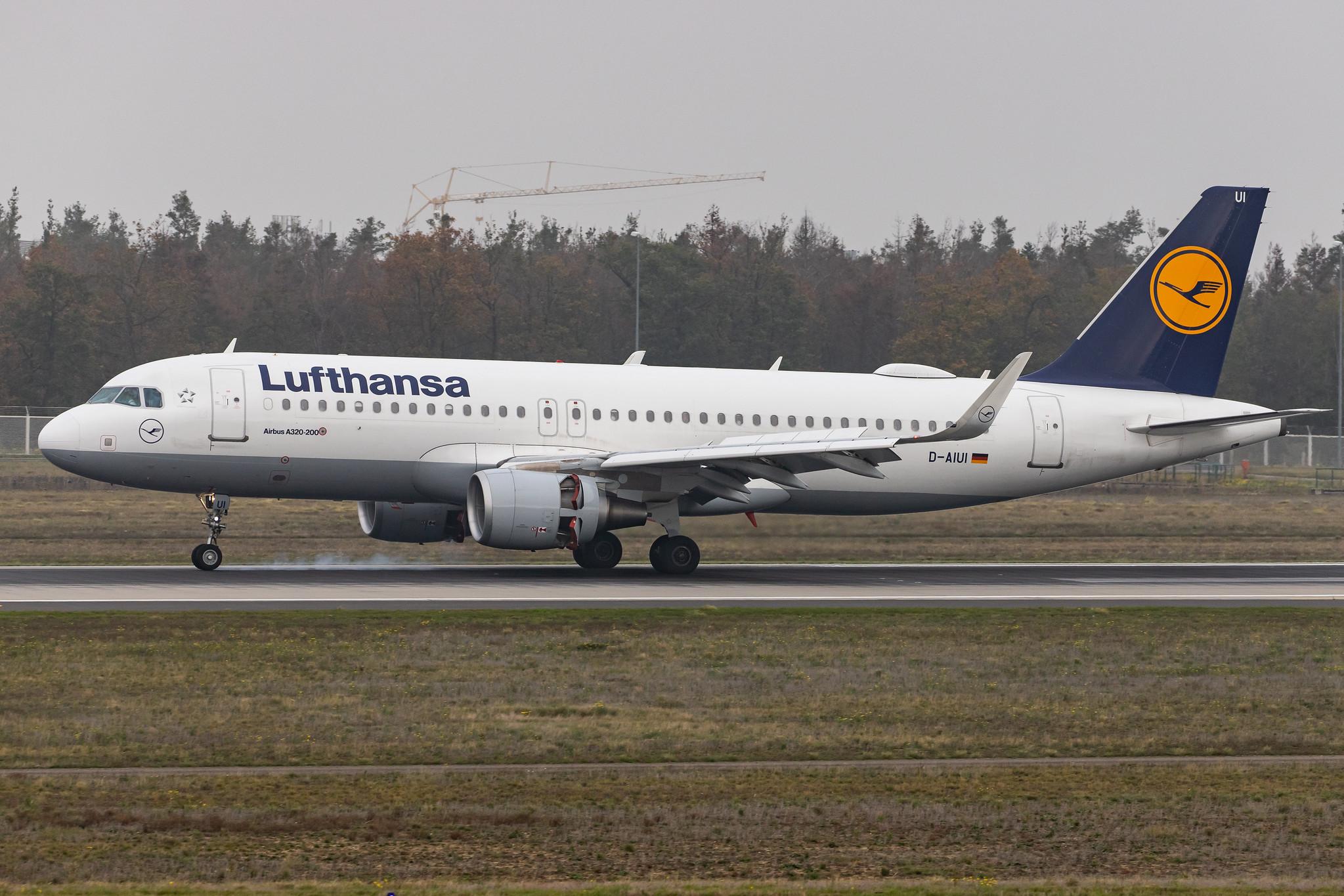 Frankfurt Airport: Lufthansa (LH / DLH) |  Airbus A320-214 A320 | D-AIUI | MSN 6265