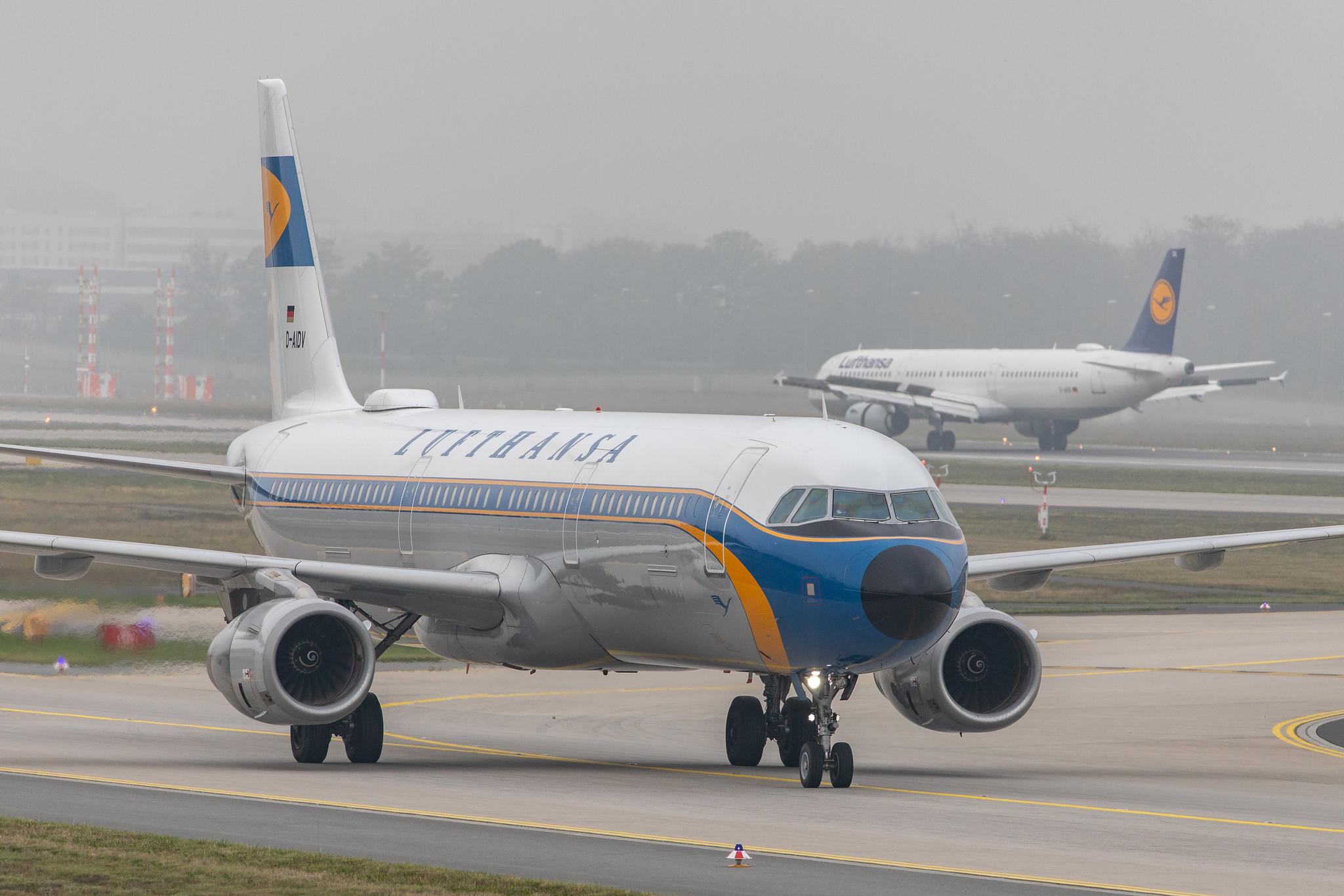 Frankfurt Airport: Lufthansa (LH / DLH) |  Livery: Retro livery |  Airbus A321-231 A321 | D-AIDV | MSN 5413