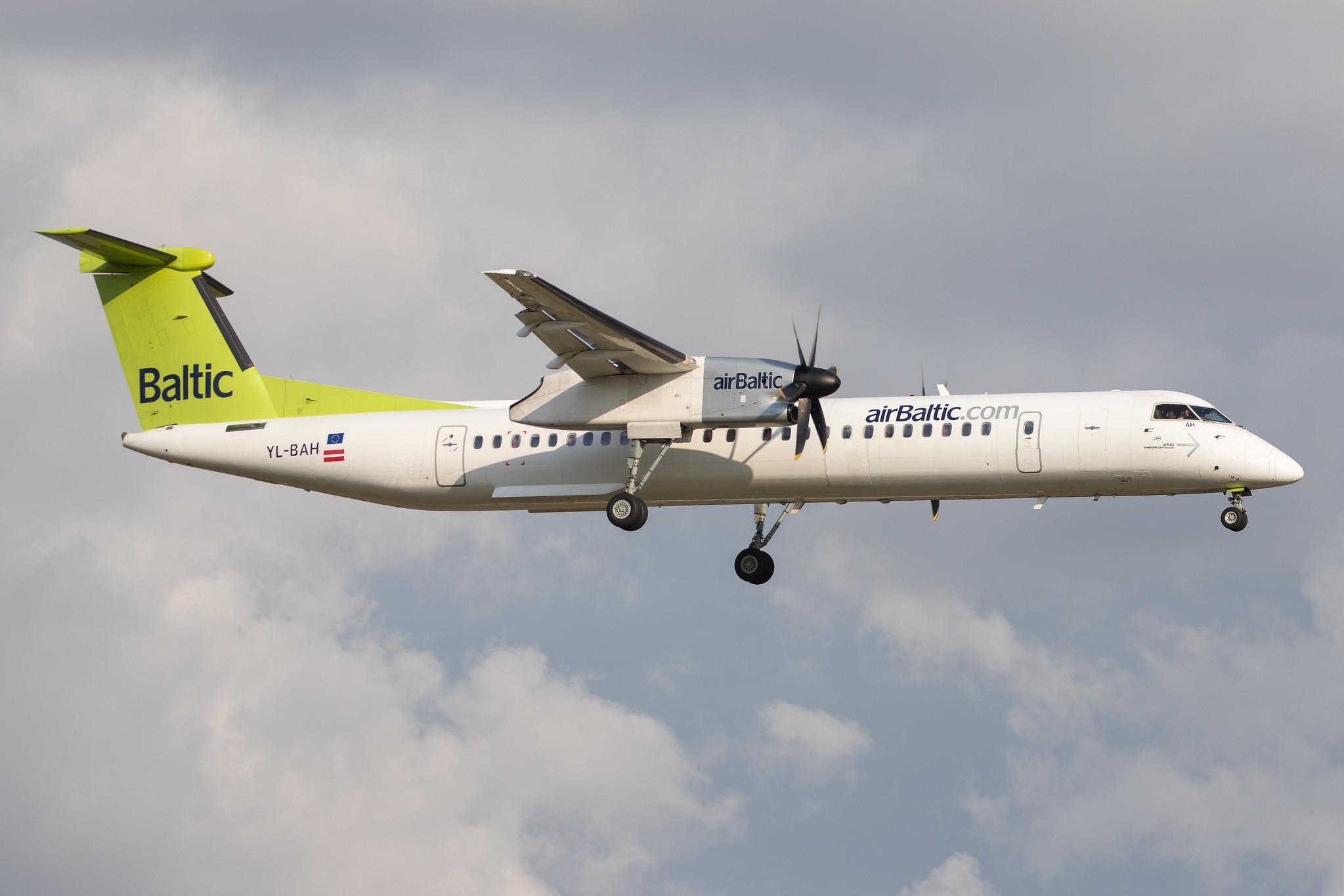 Hamburg Airport: Air Baltic (BT / BTI) |  De Havilland Canada Dash 8-400 DH8D | YL-BAH | MSN 4296