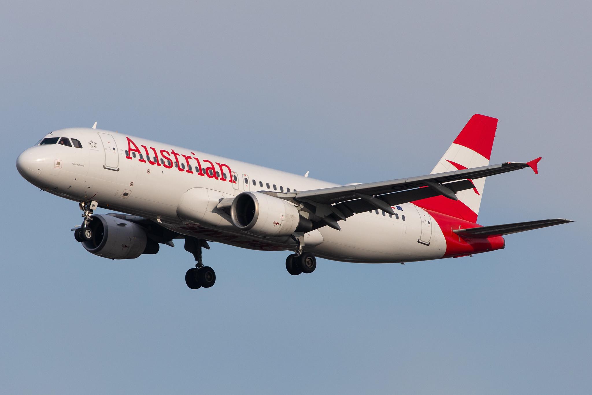 London Heathrow Airport: Austrian Airlines (OS / AUA) |  Airbus A320-214 A320 | OE-LBL | MSN 2009