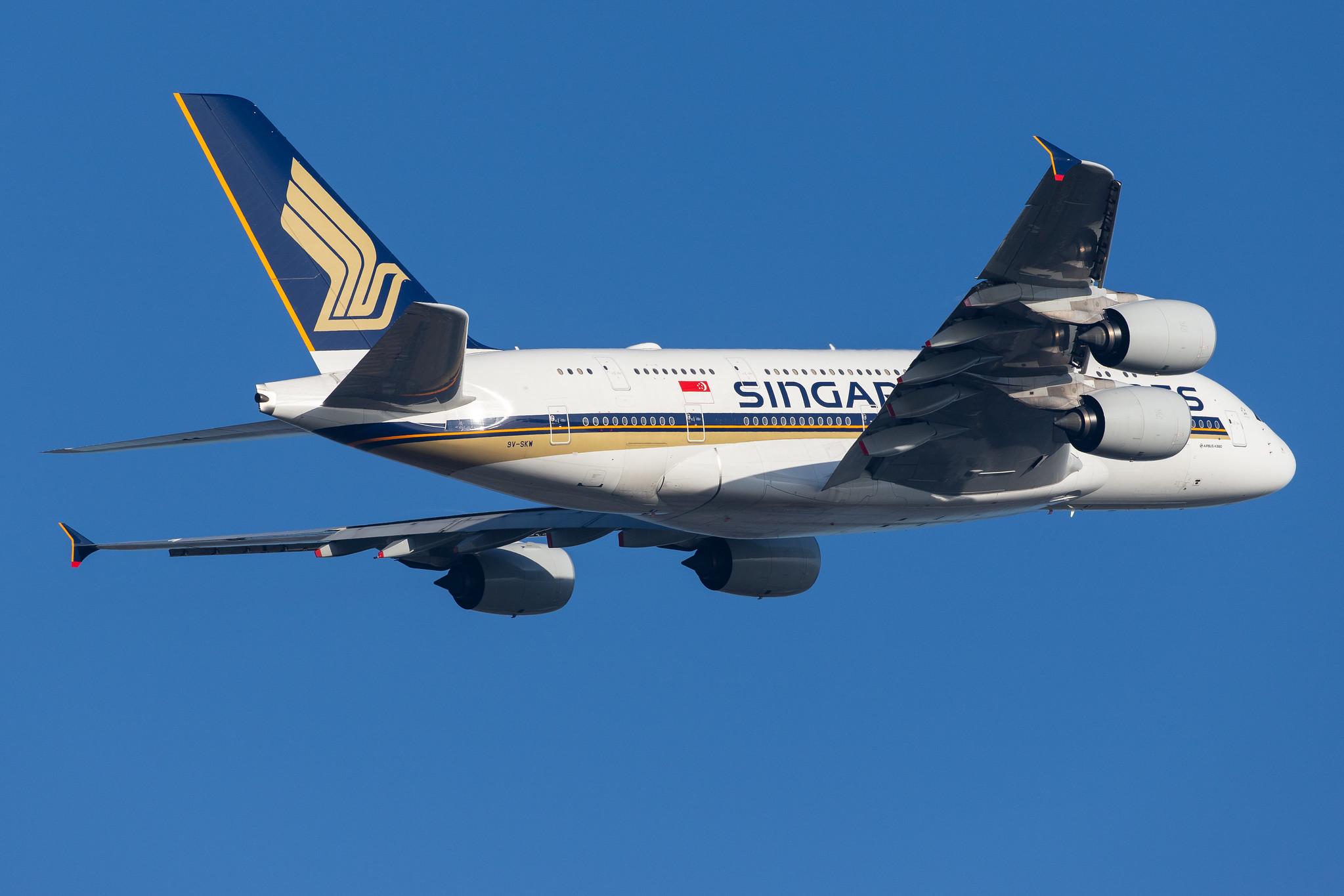 London Heathrow Airport: Singapore Airlines (SQ / SIA) |  Airbus A380-841 A388 | 9V-SKW | MSN 251