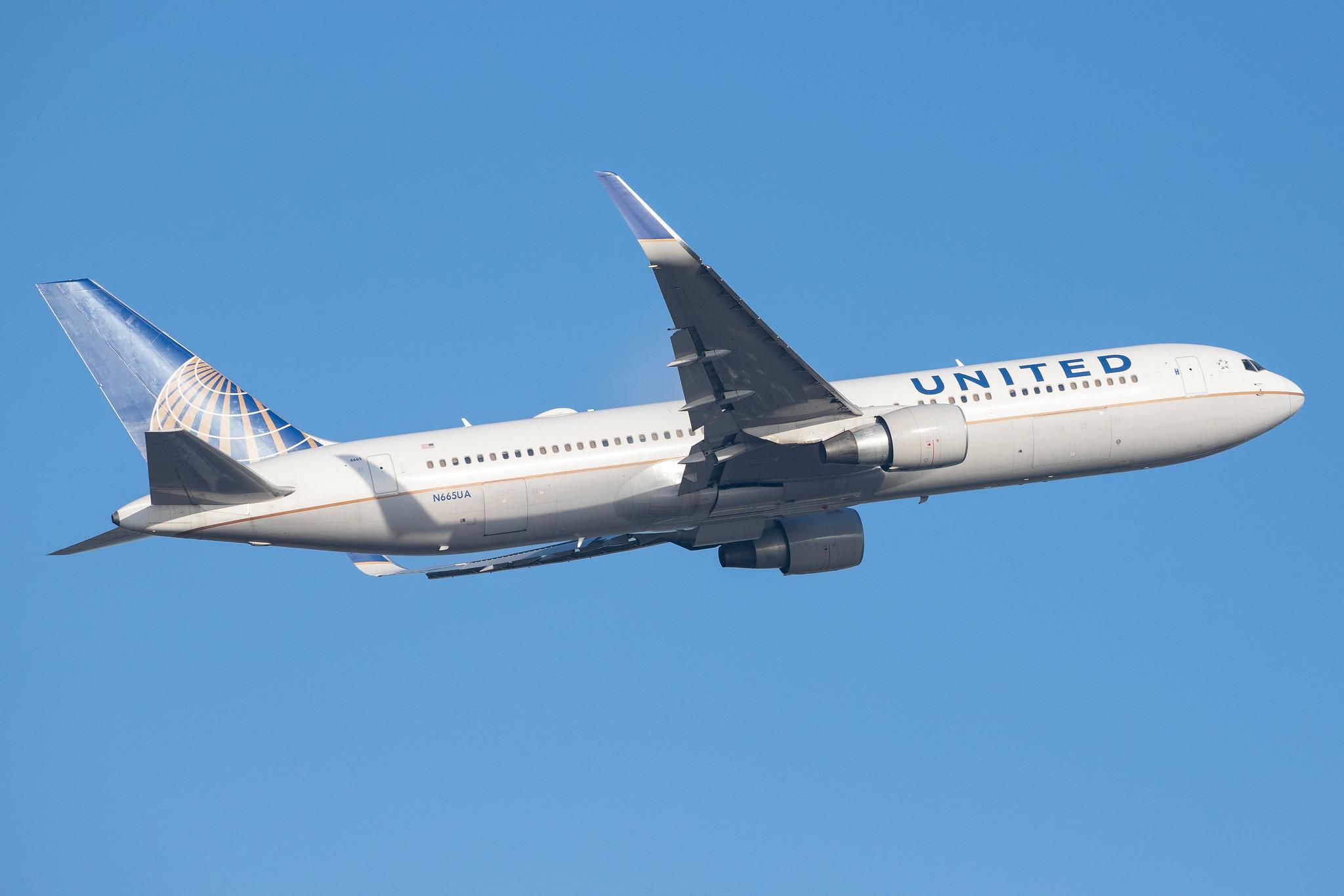 London Heathrow Airport: United Airlines (UA / UAL) |  Boeing 767-322(ER) B763 | N665UA | MSN 29237