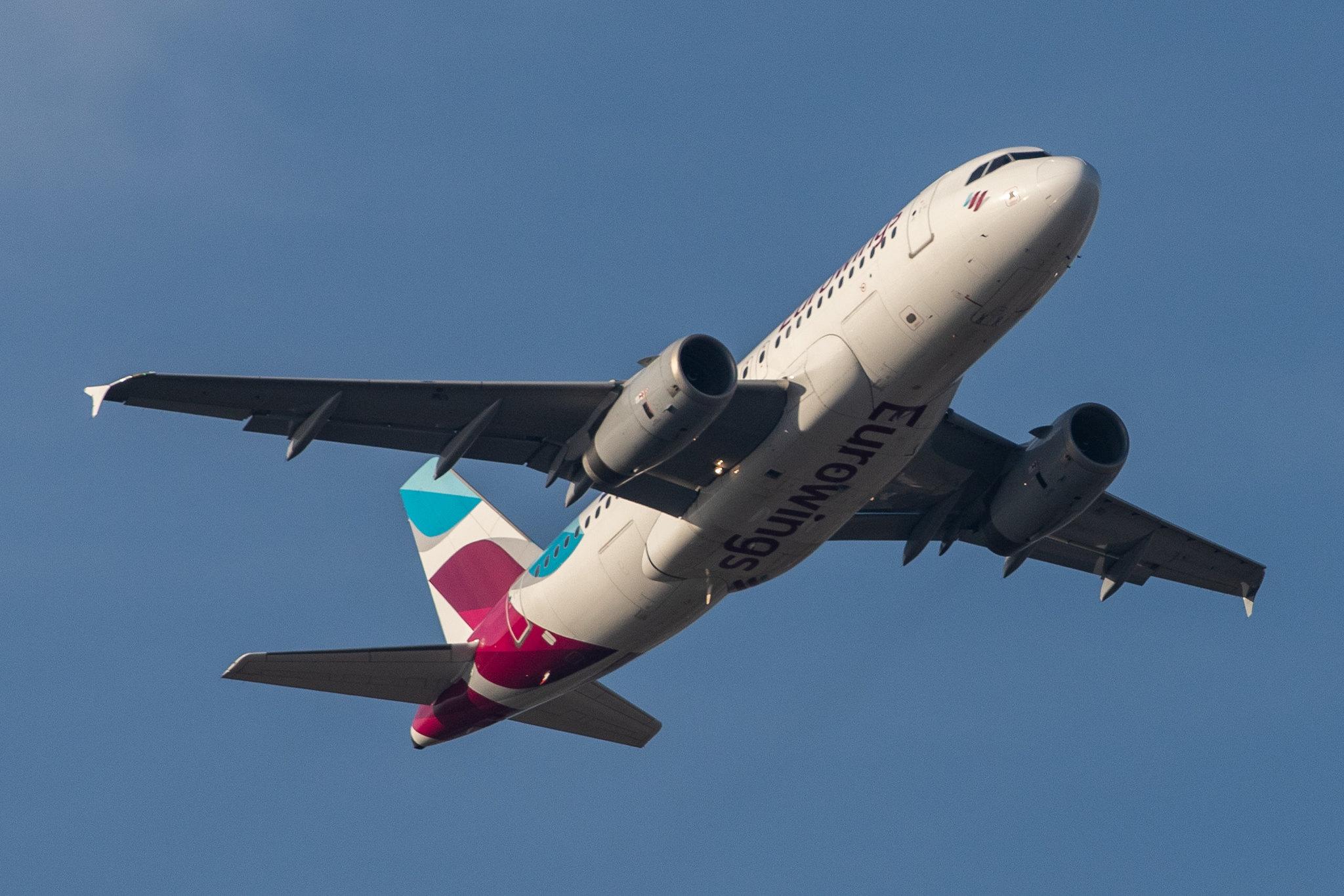 London Heathrow Airport: Eurowings (EW / EWG) |  Airbus A319-132 A319 | D-AGWC | MSN 2976