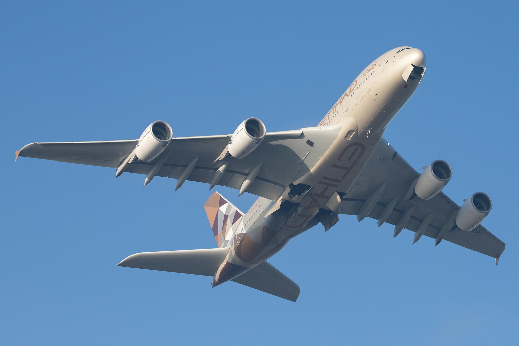 London Heathrow Airport: Etihad Airways (EY / ETD) |  Airbus A380-861 A388 | A6-API | MSN 233