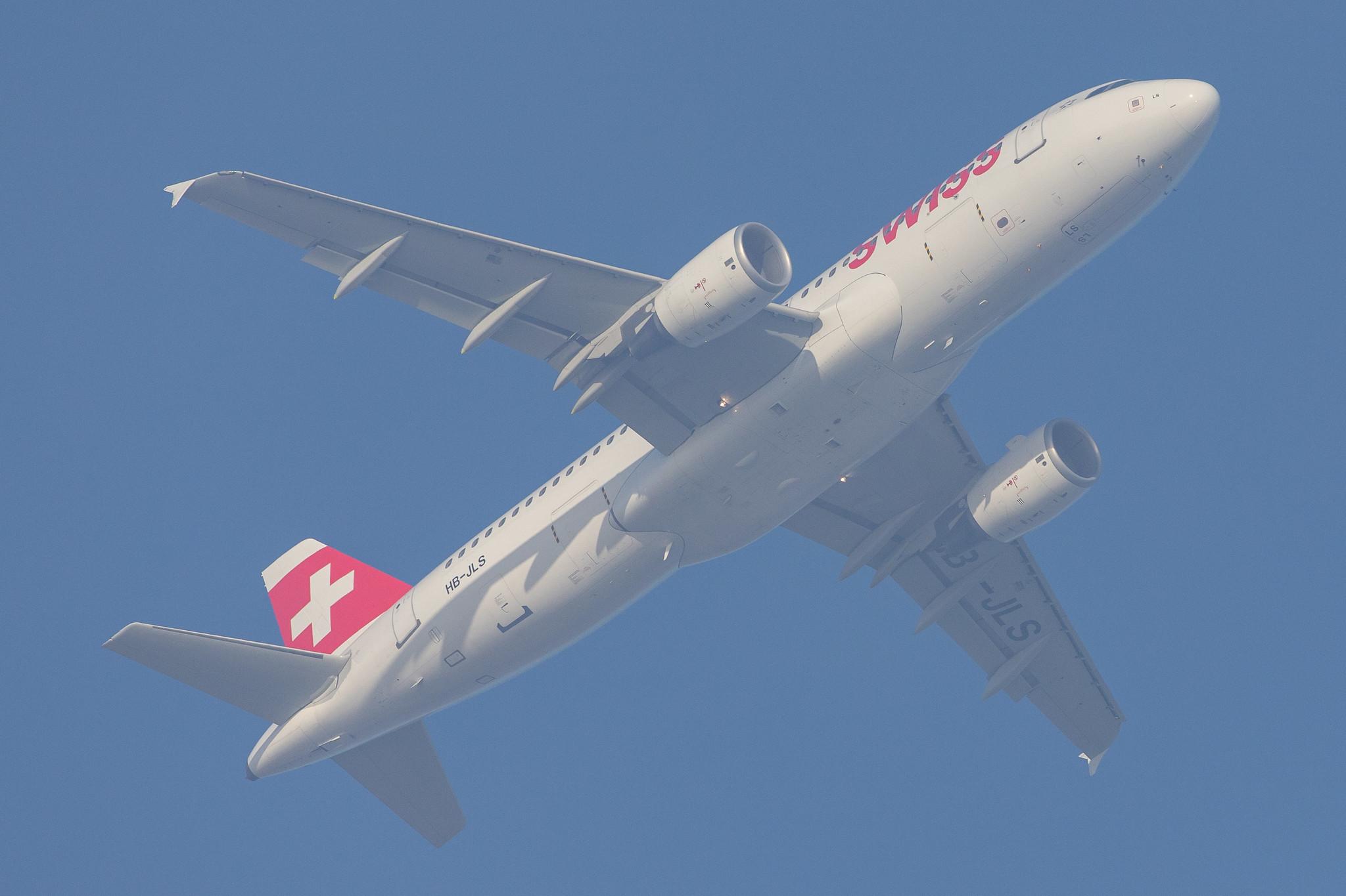 London Heathrow Airport: Swiss (LX / SWR) |  Airbus A320-214 A320 | HB-JLS | MSN 5069