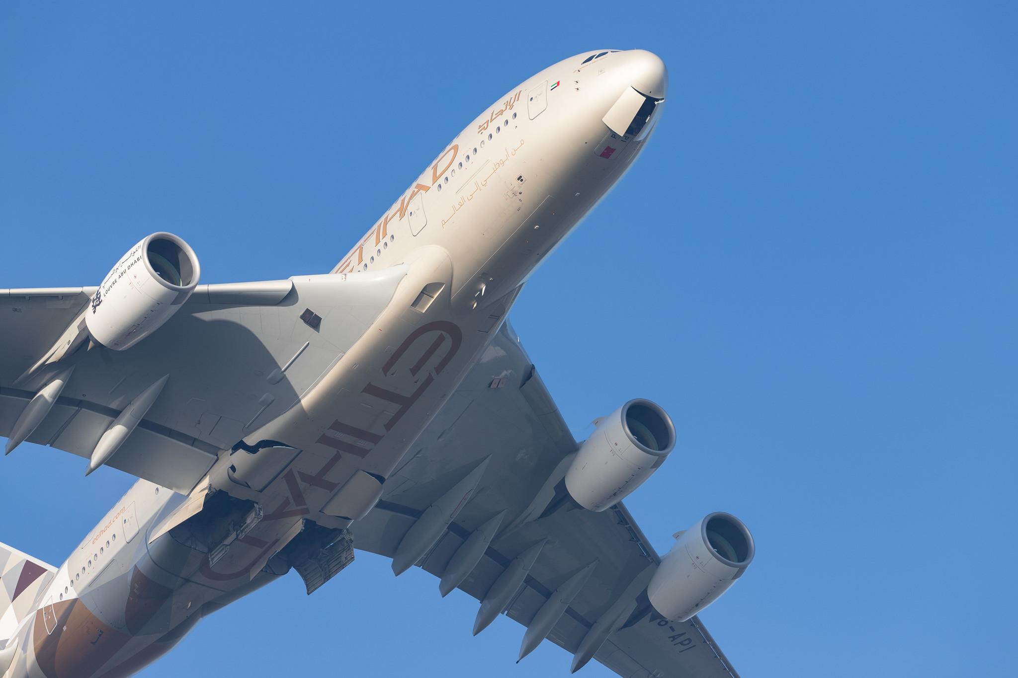 London Heathrow Airport: Etihad Airways (EY / ETD) |  Airbus A380-861 A388 | A6-API | MSN 233