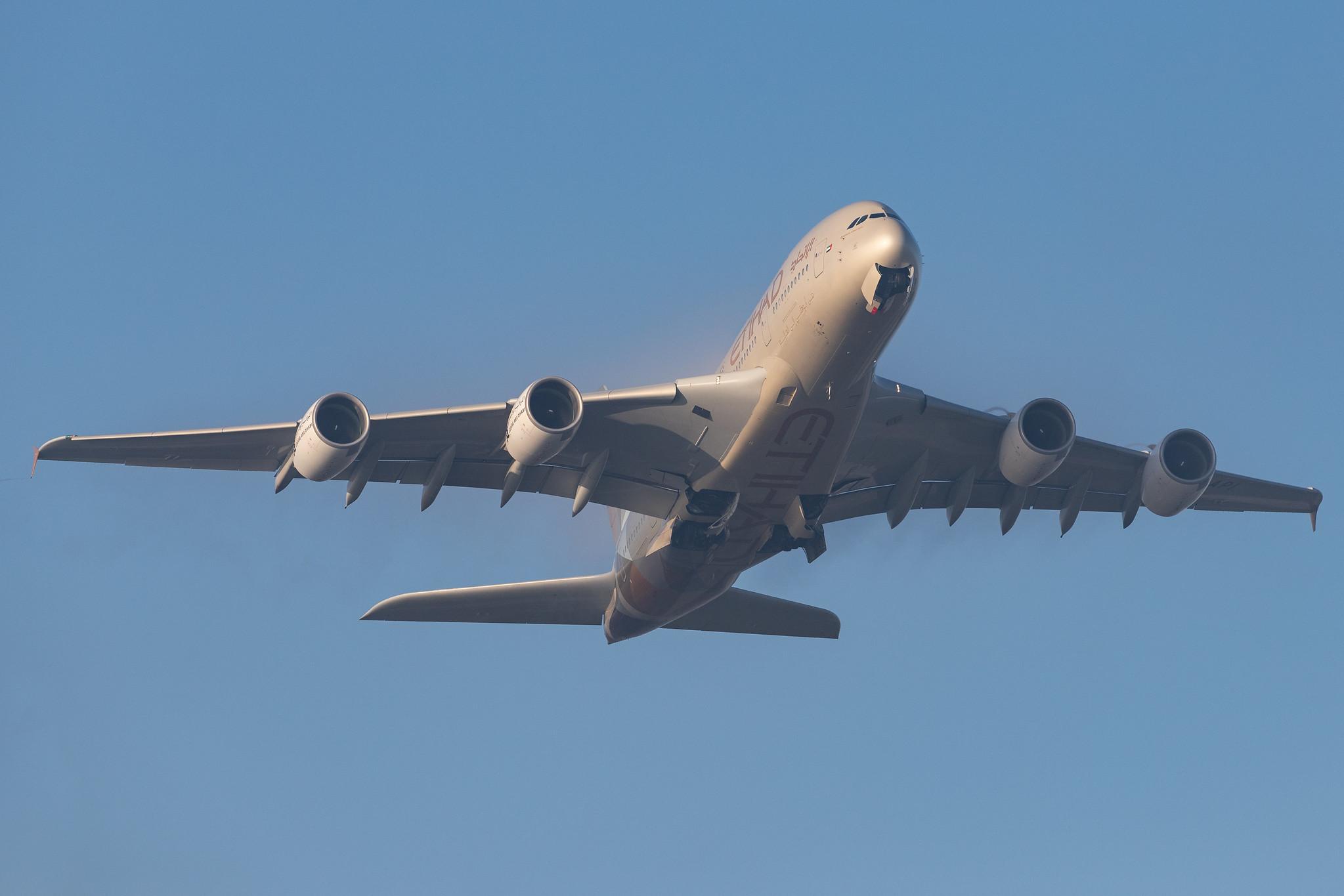 London Heathrow Airport: Etihad Airways (EY / ETD) |  Airbus A380-861 A388 | A6-API | MSN 233