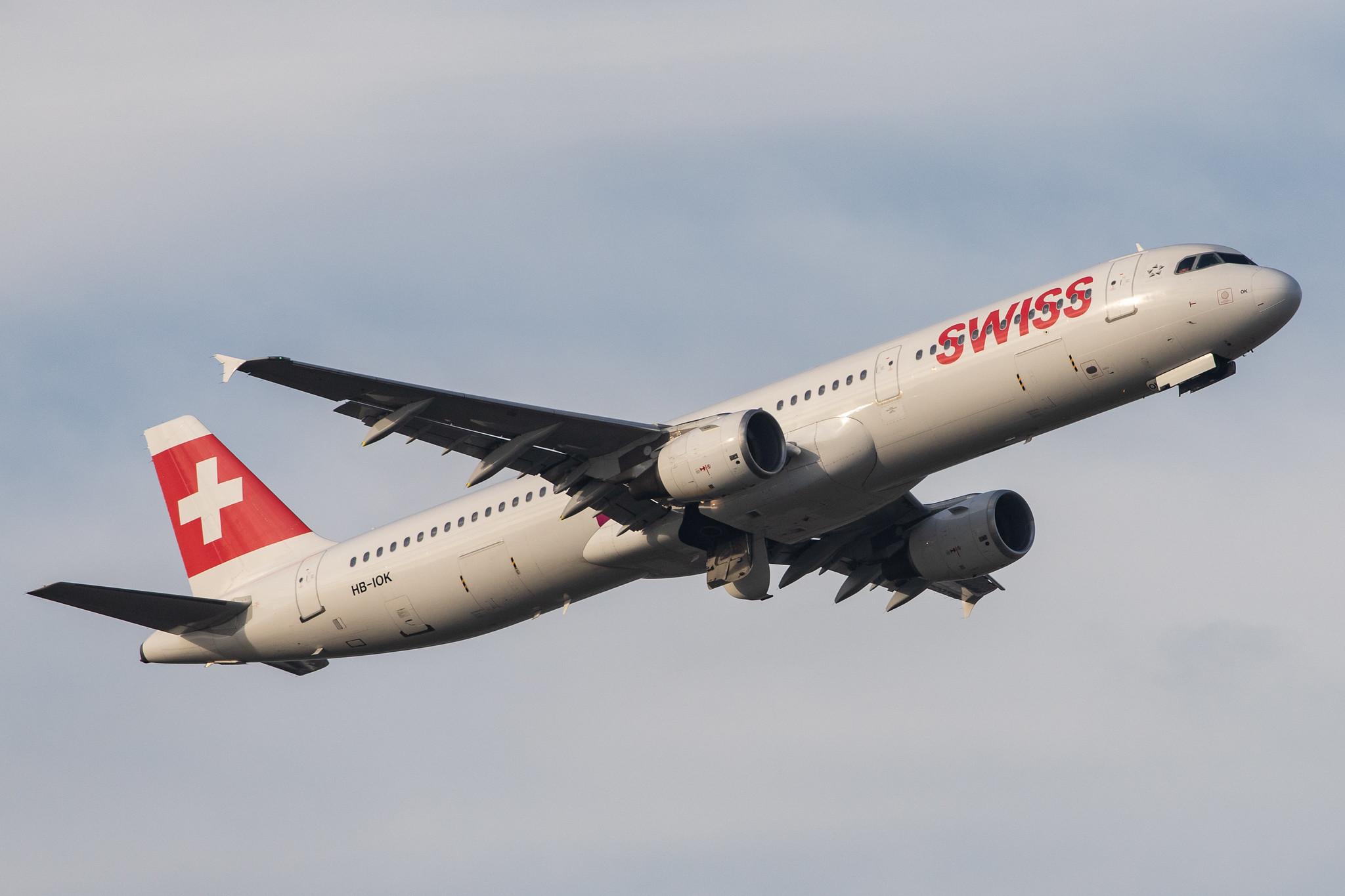 London Heathrow Airport: Swiss (LX / SWR) |  Airbus A321-111 A321 | HB-IOK | MSN 0987