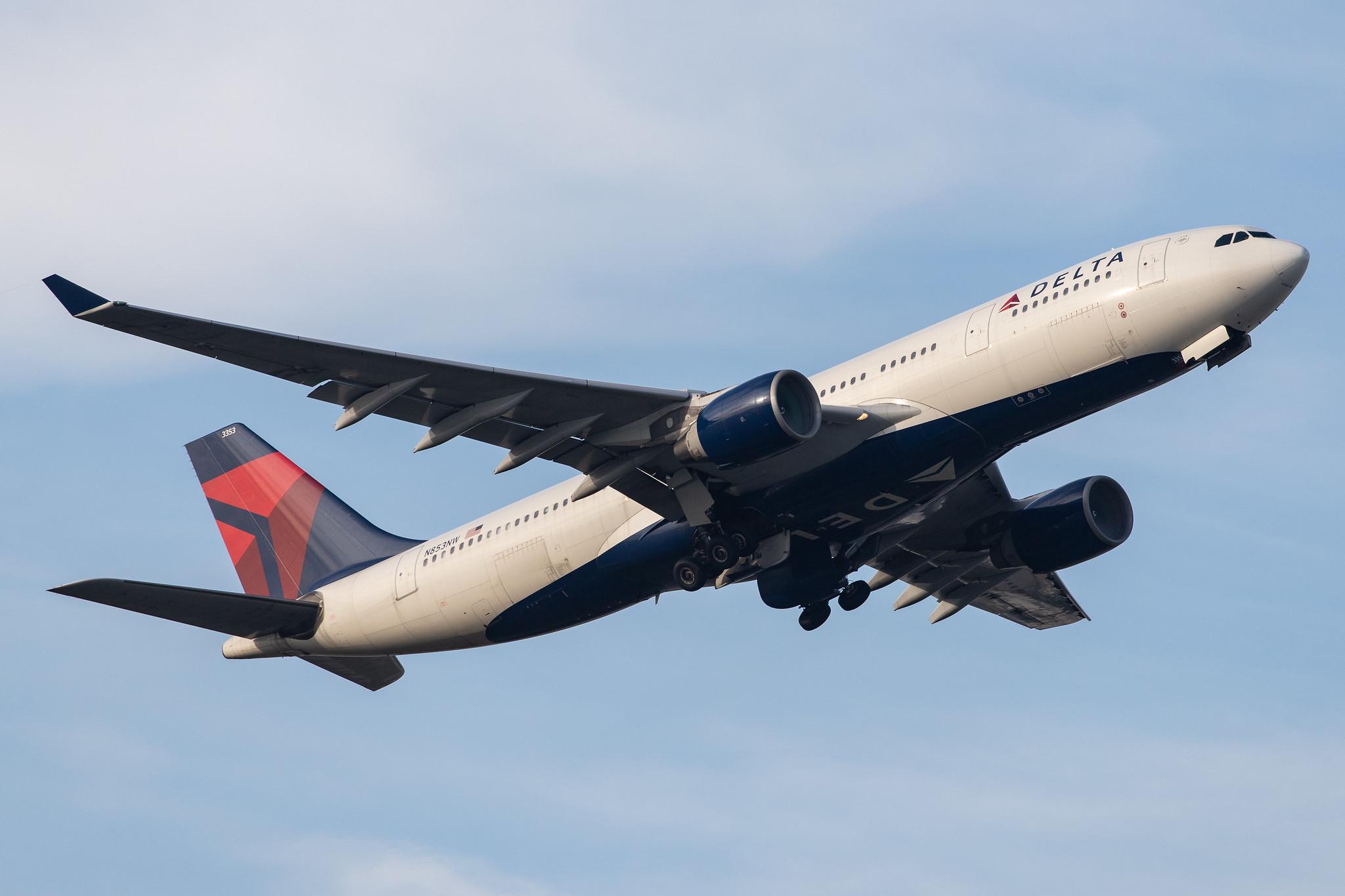 London Heathrow Airport: Delta Air Lines (DL / DAL) |  Airbus A330-223 A332 | N853NW | MSN 0618