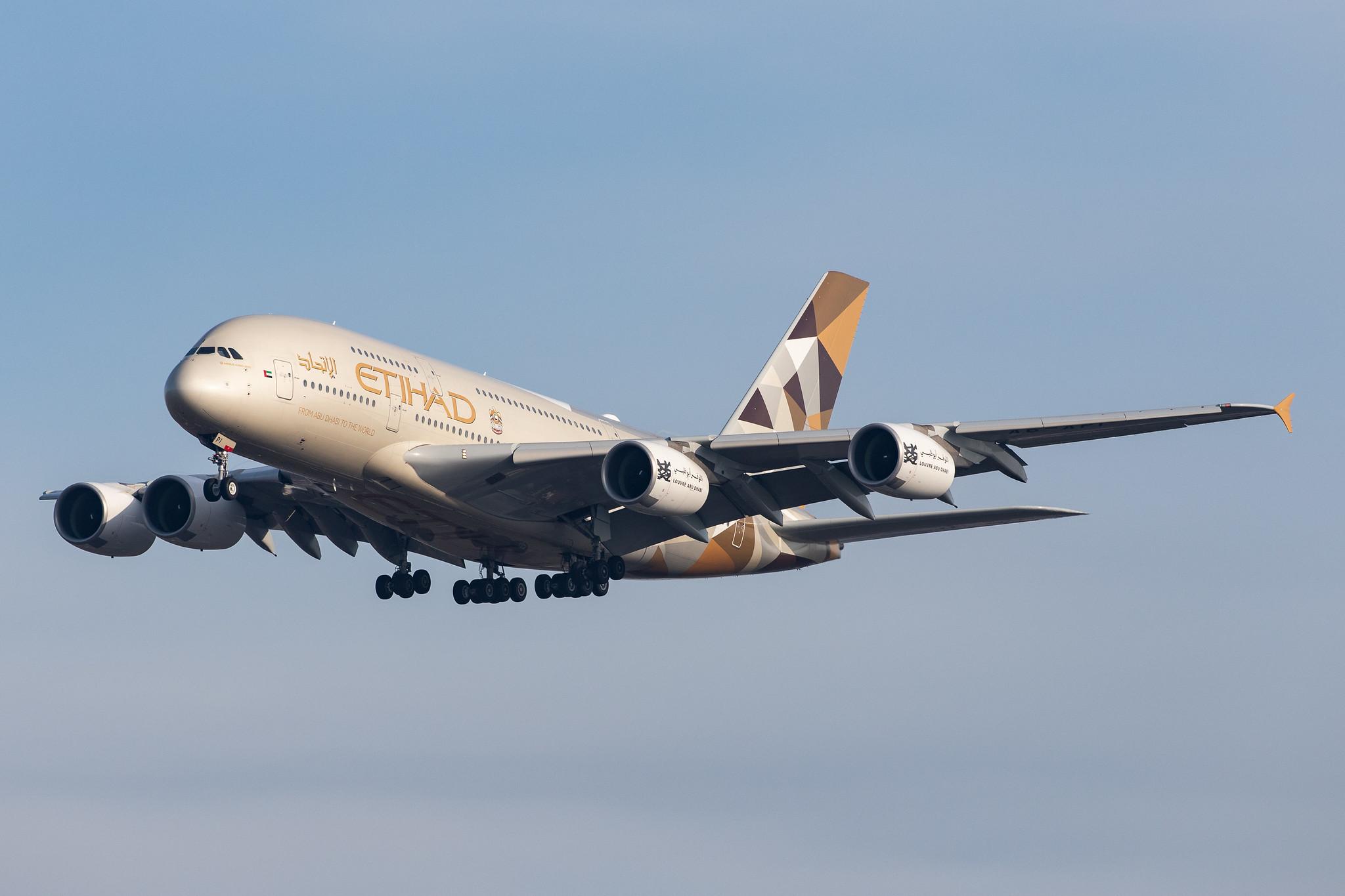 London Heathrow Airport: Etihad Airways (EY / ETD) |  Airbus A380-861 A388 | A6-API | MSN 233