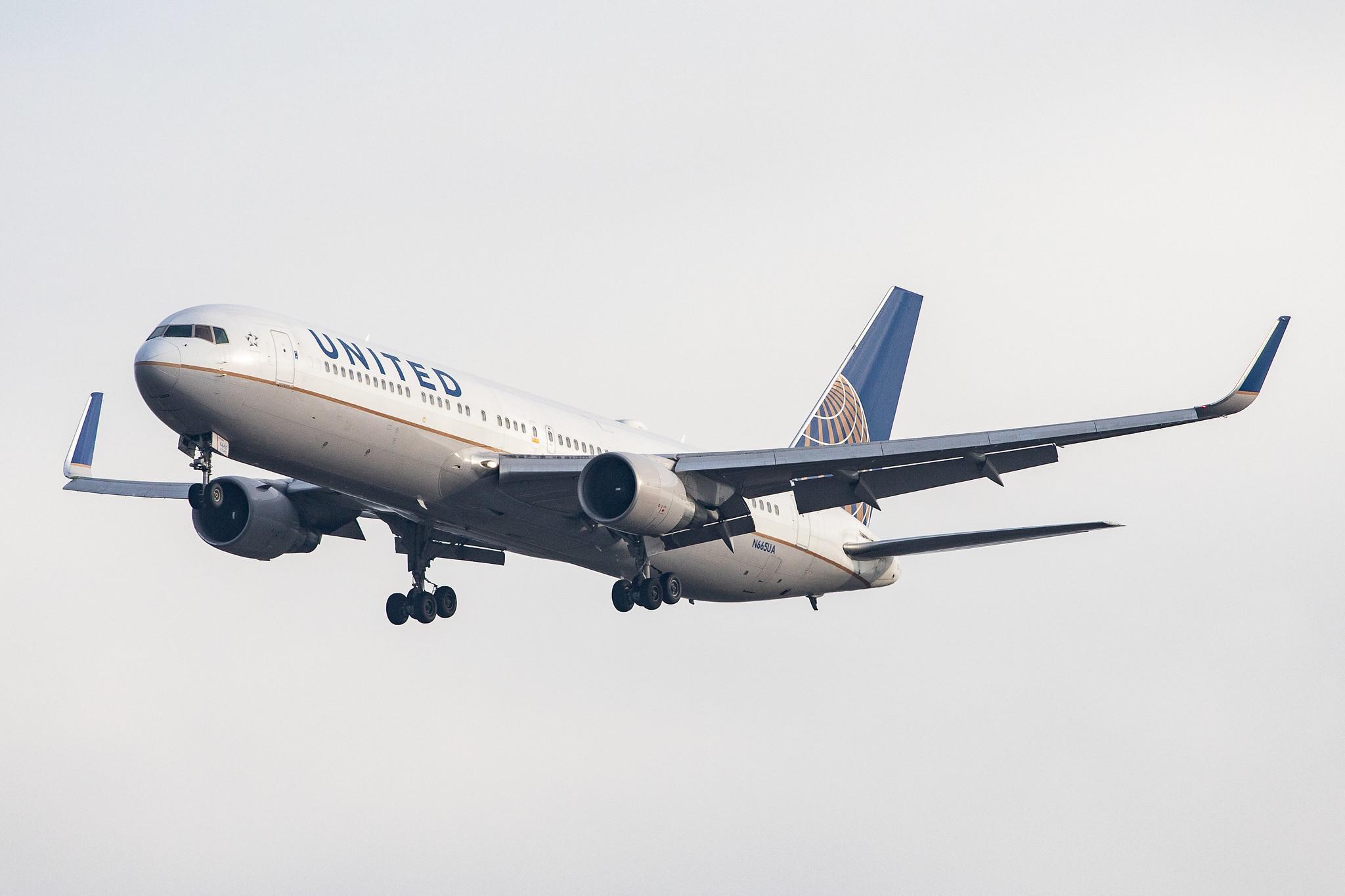 London Heathrow Airport: United Airlines (UA / UAL) |  Boeing 767-322(ER) B763 | N665UA | MSN 29237