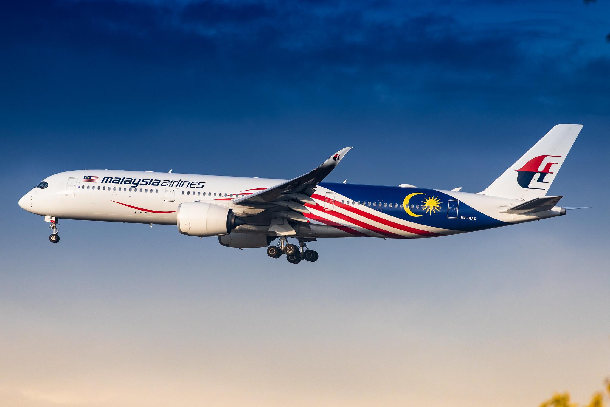 London Heathrow Airport: Malaysia Airlines (MH / MAS) |  Livery: Malaysia Negaraku Livery |  Airbus A350-941 A359 | 9M-MAG | MSN 213