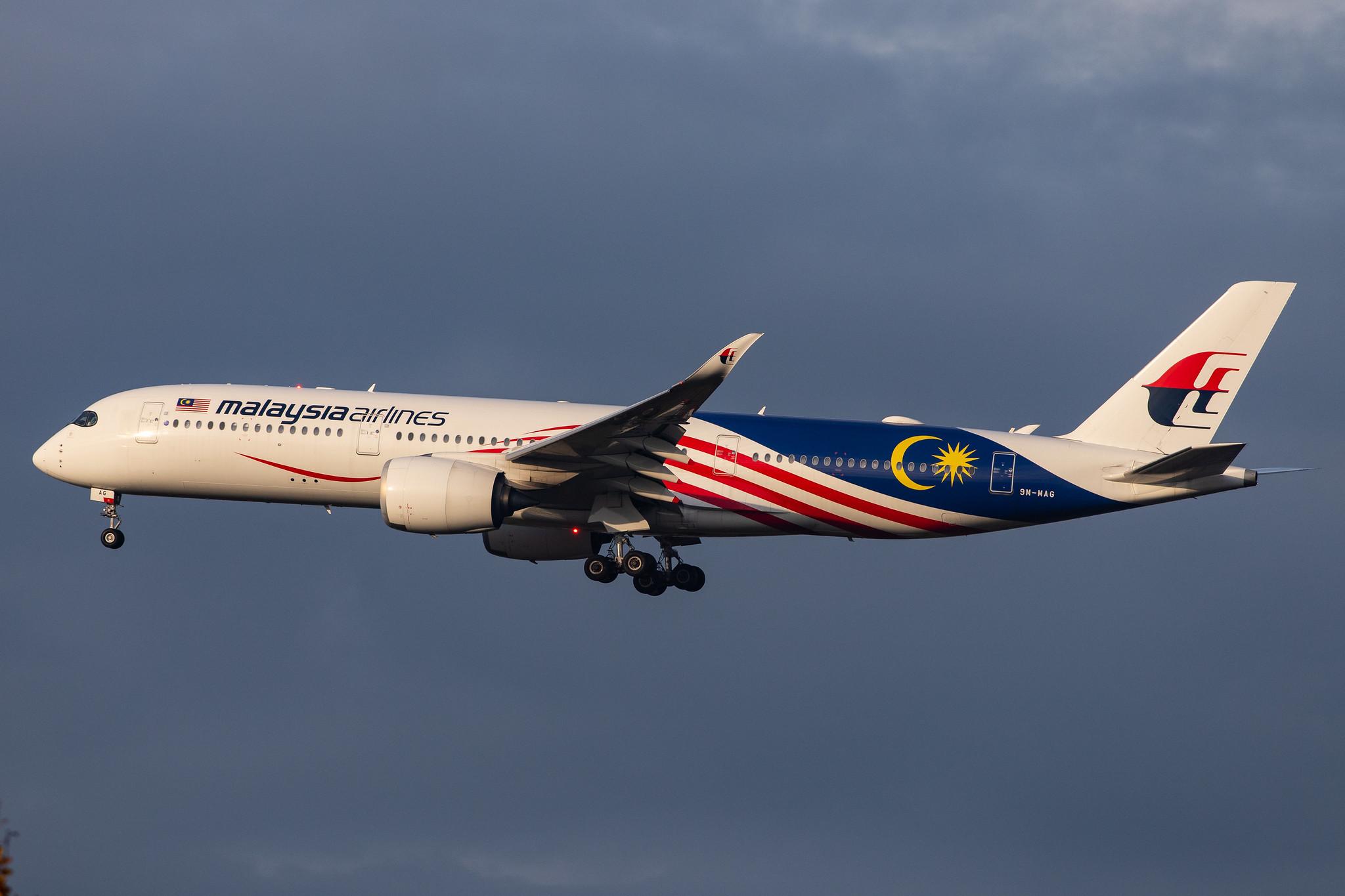 London Heathrow Airport: Malaysia Airlines (MH / MAS) |  Livery: Malaysia Negaraku Livery |  Airbus A350-941 A359 | 9M-MAG | MSN 213