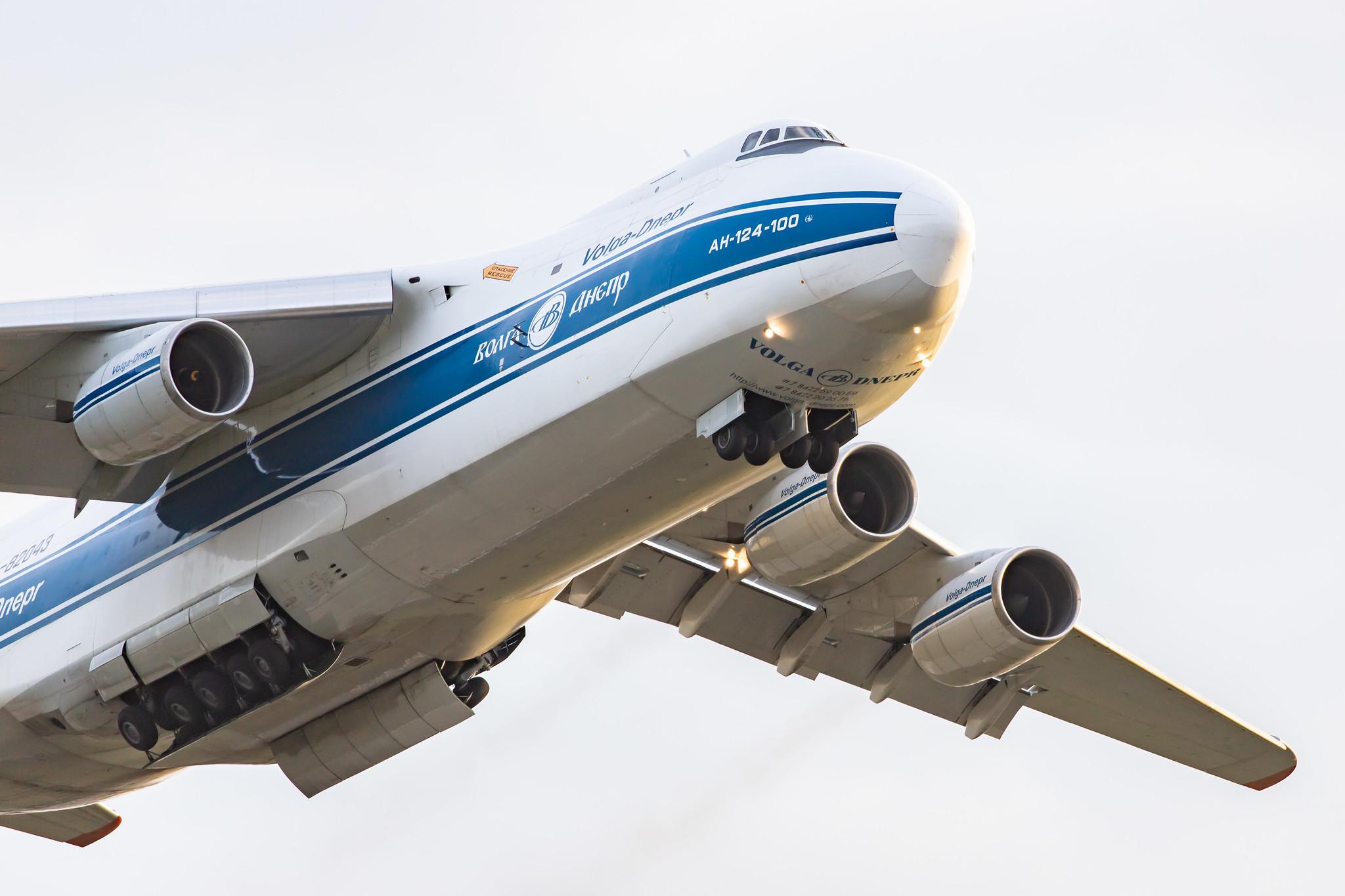 Hamburg Airport: Volga-Dnepr Airlines (VI / VDA) |  Antonov An-124 A124 | RA-82043 | MSN 9773054155101