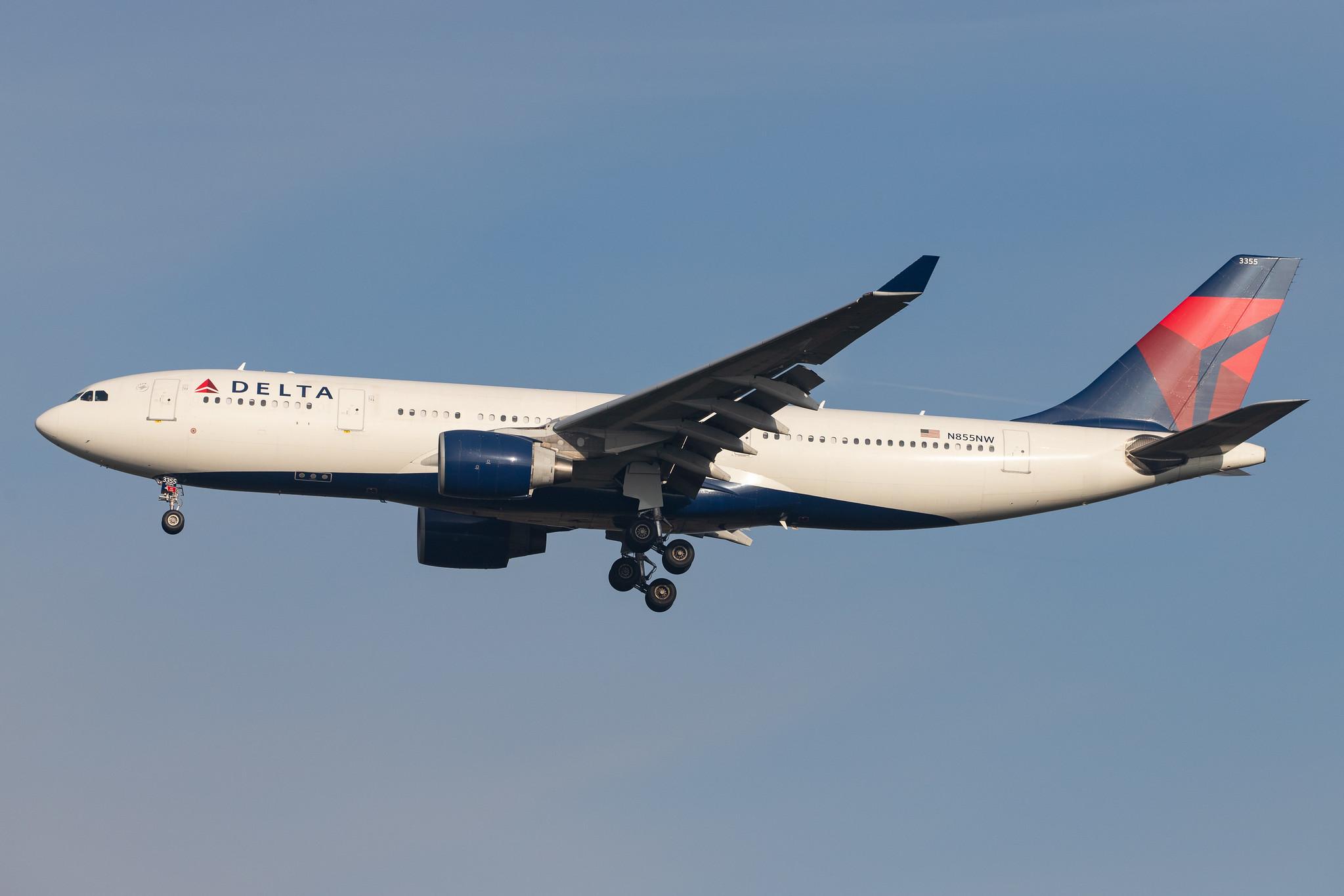 London Heathrow Airport: Delta Air Lines (DL / DAL) |  Airbus A330-223 A332 | N855NW | MSN 0621