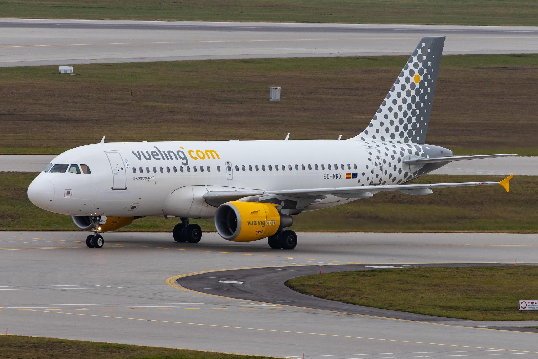 Munich Airport: Vueling (VY / VLG) |  Airbus A319-111 A319 | EC-MKX | MSN 3054