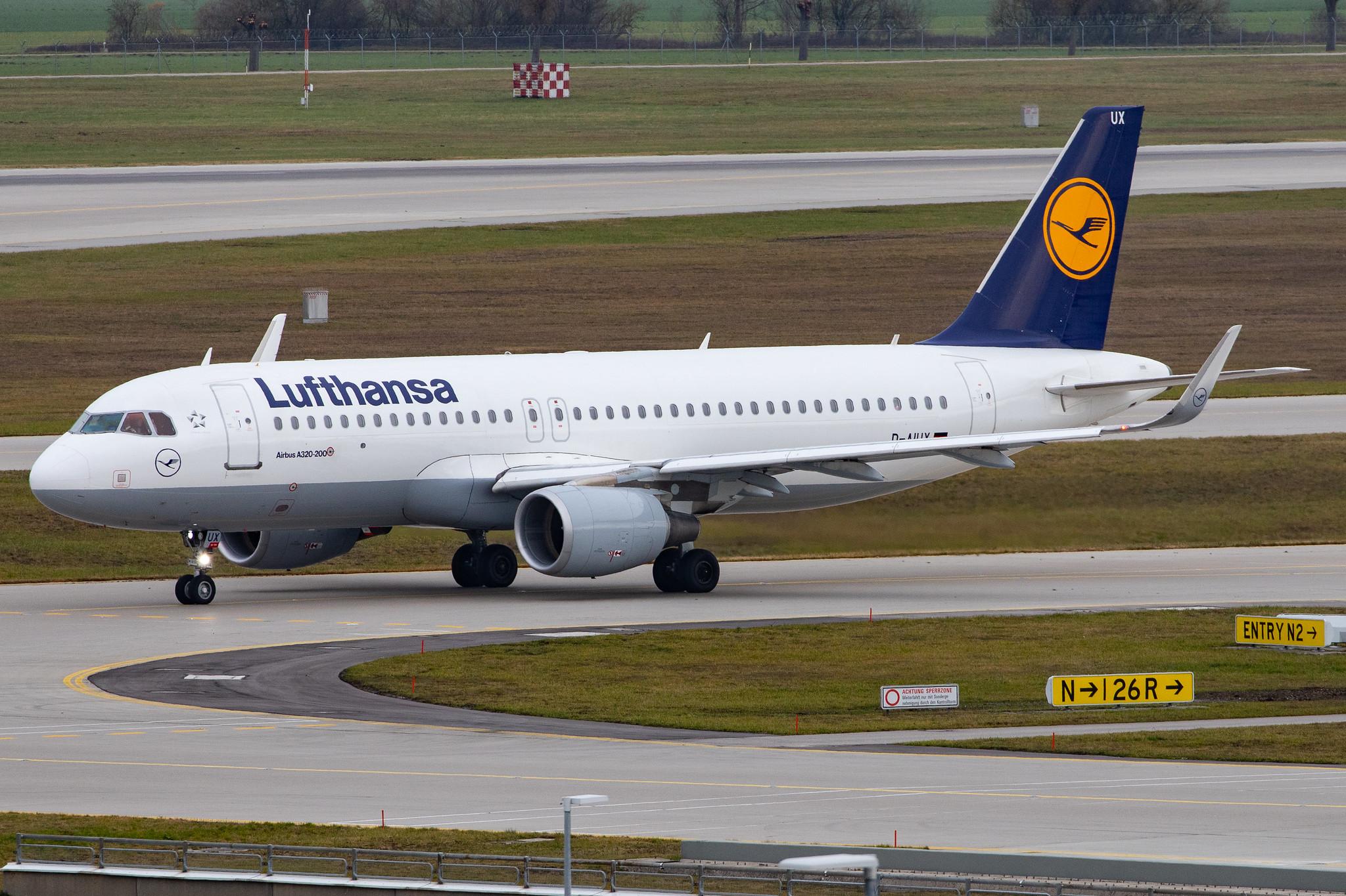 Munich Airport: Lufthansa (LH / DLH) |  Airbus A320-214 A320 | D-AIUX | MSN 7256