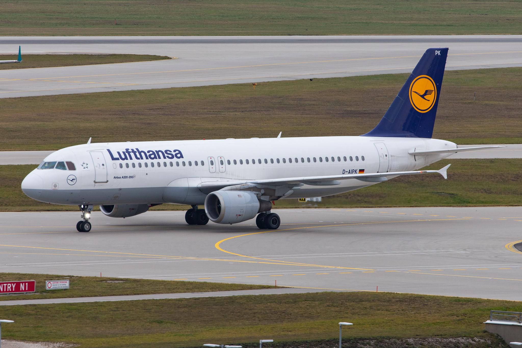 Munich Airport: Lufthansa (LH / DLH) |  Airbus A320-211 A320 | D-AIPK | MSN 0093