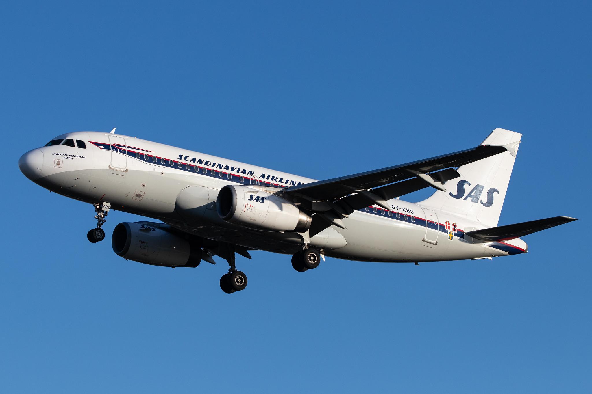 London Heathrow Airport: SAS (SK / SAS) |  Livery: Retro Livery |  Airbus A319-132 A319 | OY-KBO | MSN 2850