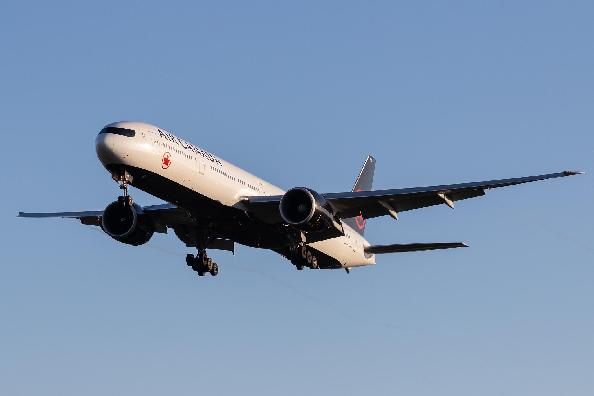 London Heathrow Airport: Air Canada (AC / ACA) |  Boeing 777-333(ER) B77W | C-FIVW | MSN 422183