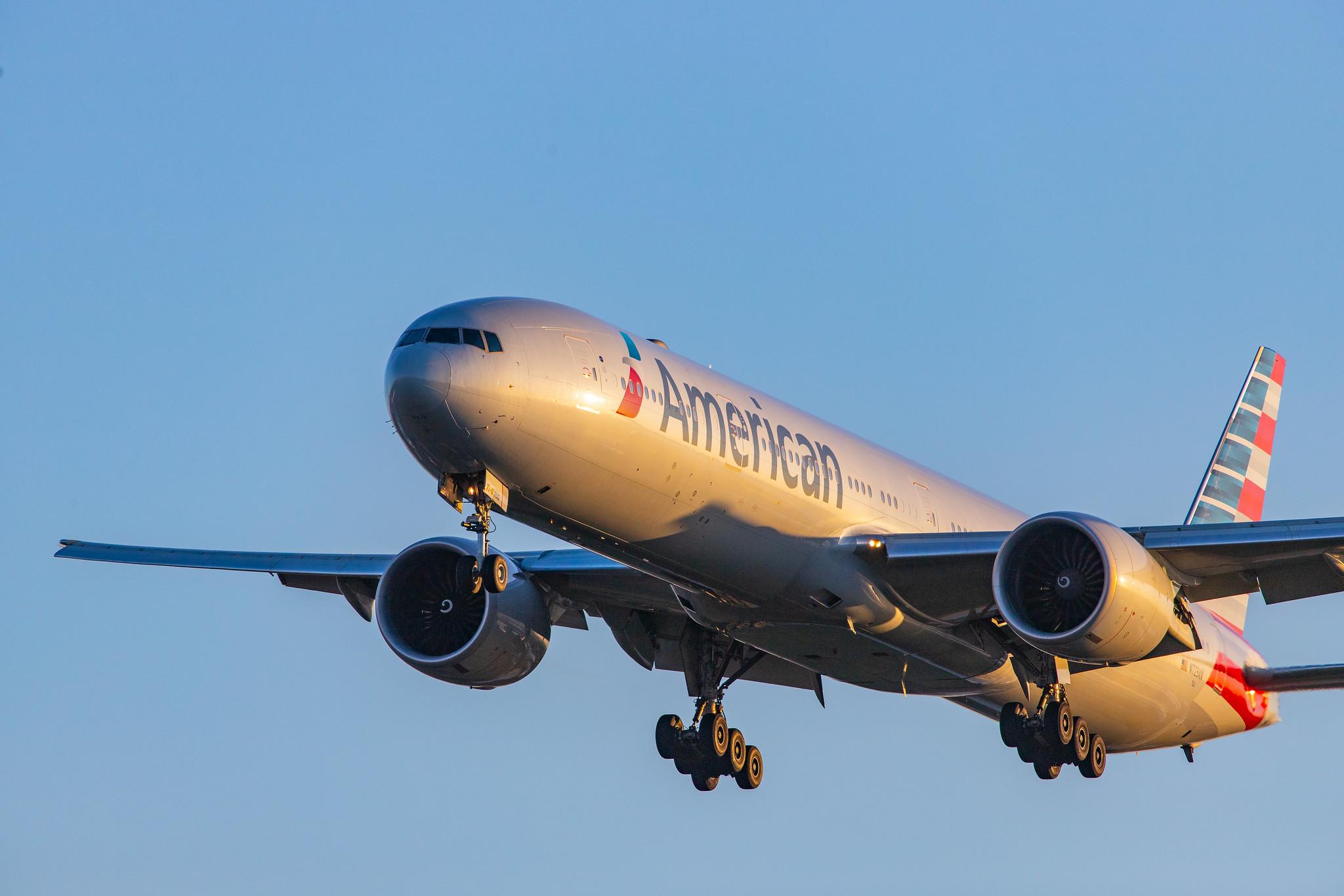 London Heathrow Airport: American Airlines (AA / AAL) |  Boeing 777-323(ER) B77W | N723AN | MSN 33125
