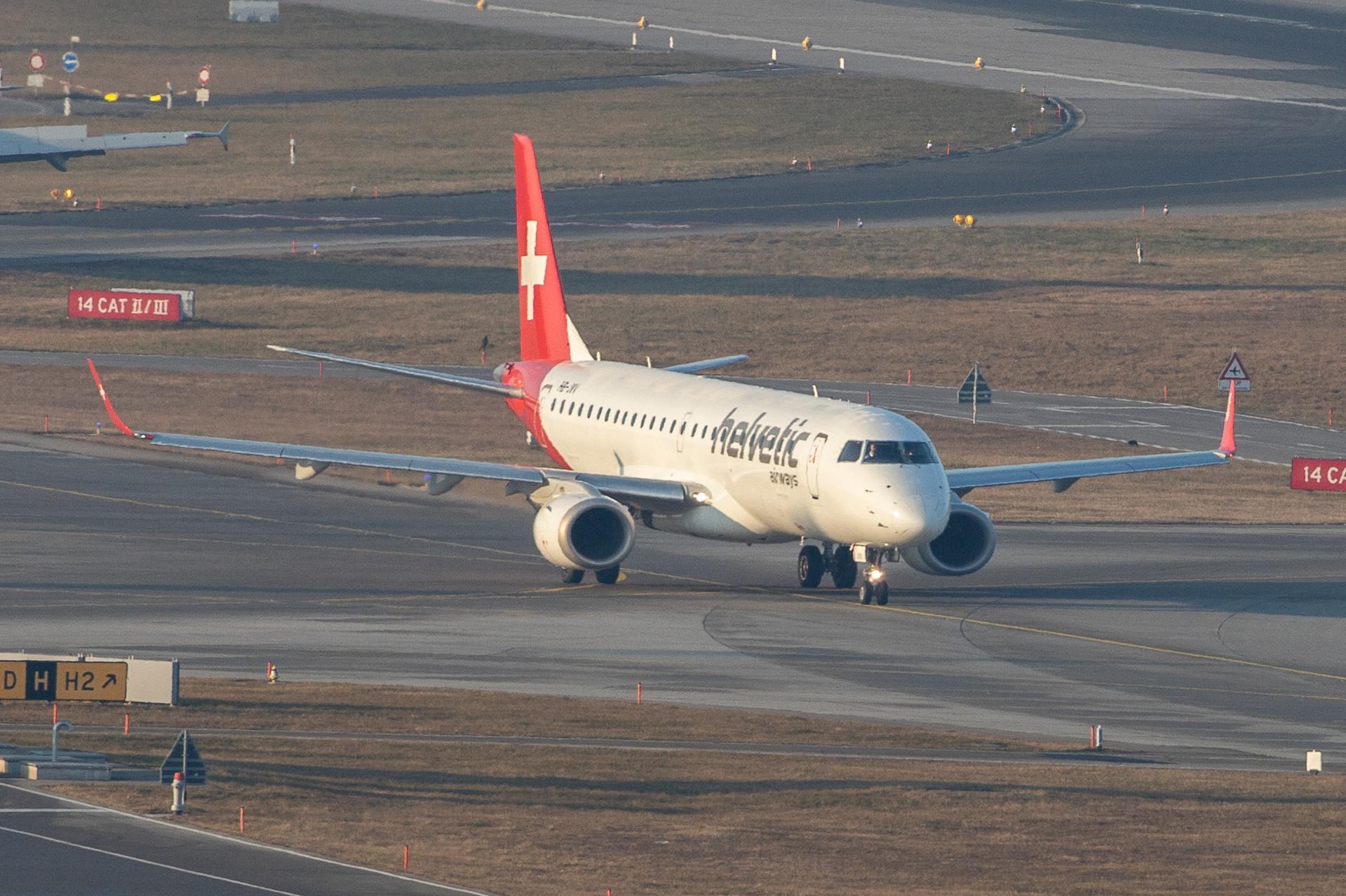 Flughafen Zürich: Helvetic Airways (2L / OAW) |  Embraer E190LR E190 | HB-JVV | MSN 19000071
