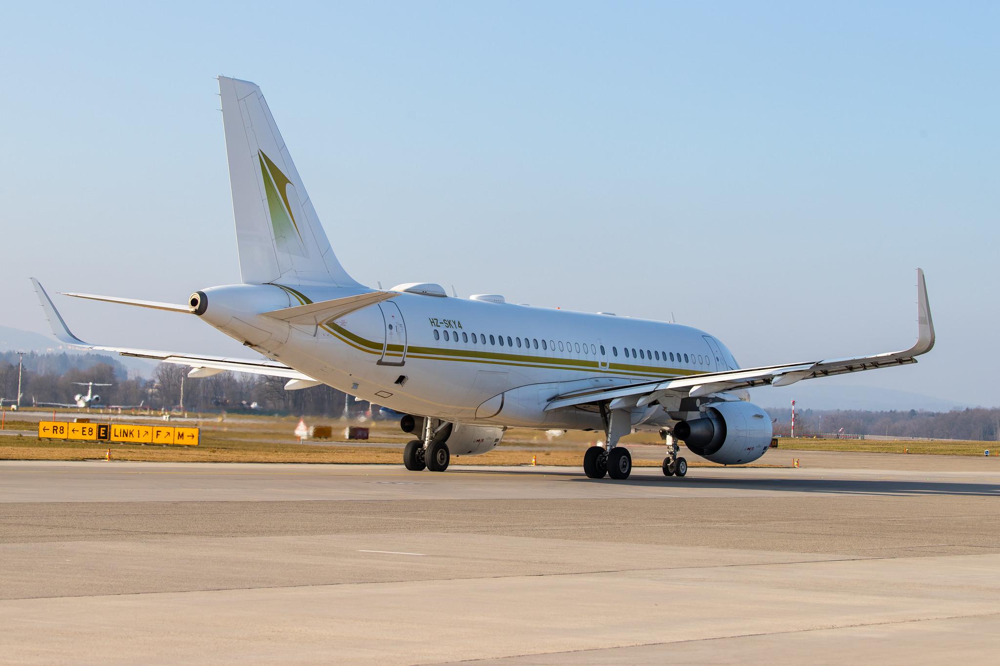 Flughafen Zürich: Sky Prime |  Airbus A319-115(CJ) A319 | HZ-SKY4 | MSN 6727