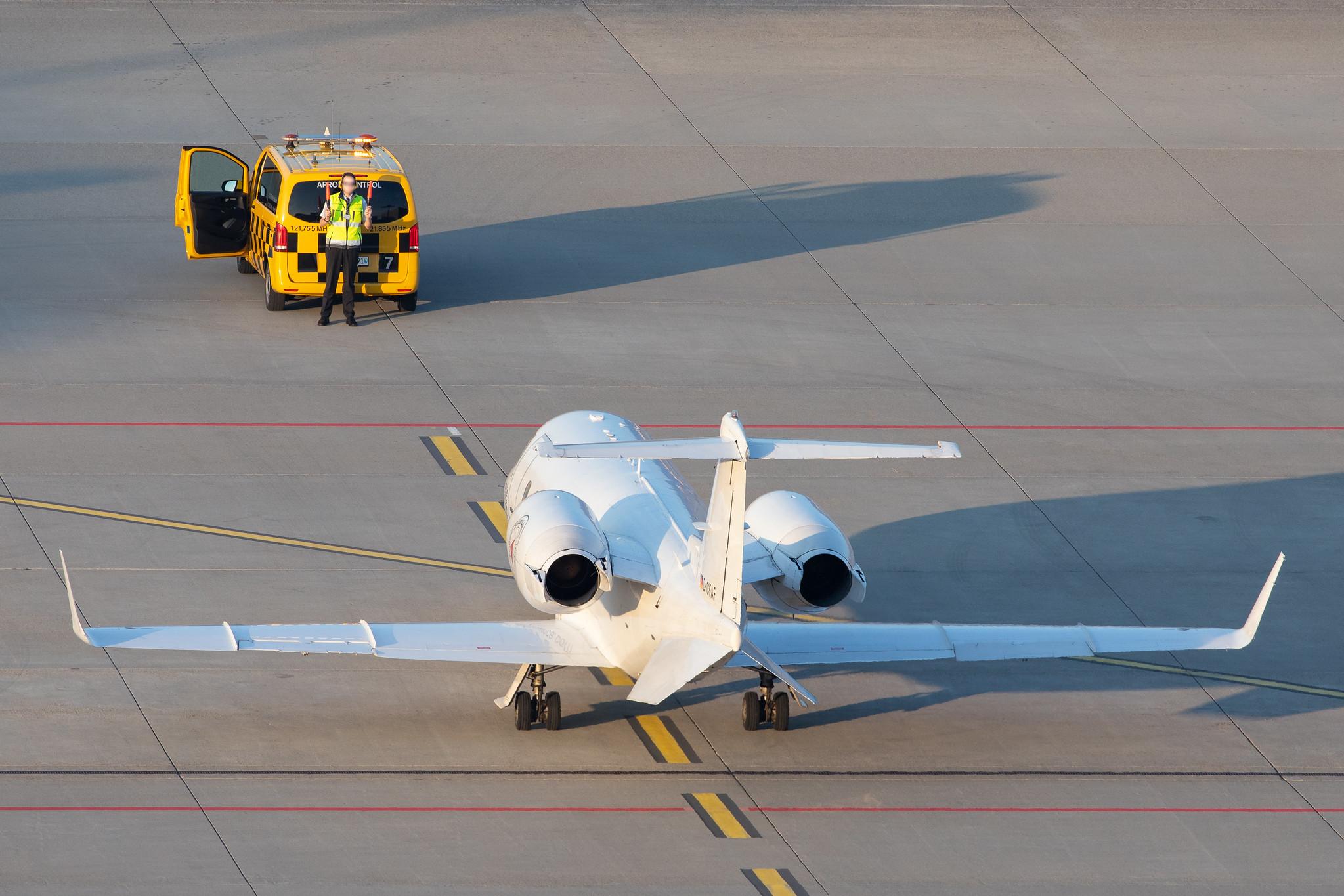 Flughafen Zürich: FAI rent-a-jet |  Learjet 60 LJ60 | D-CFAF | MSN 60-107