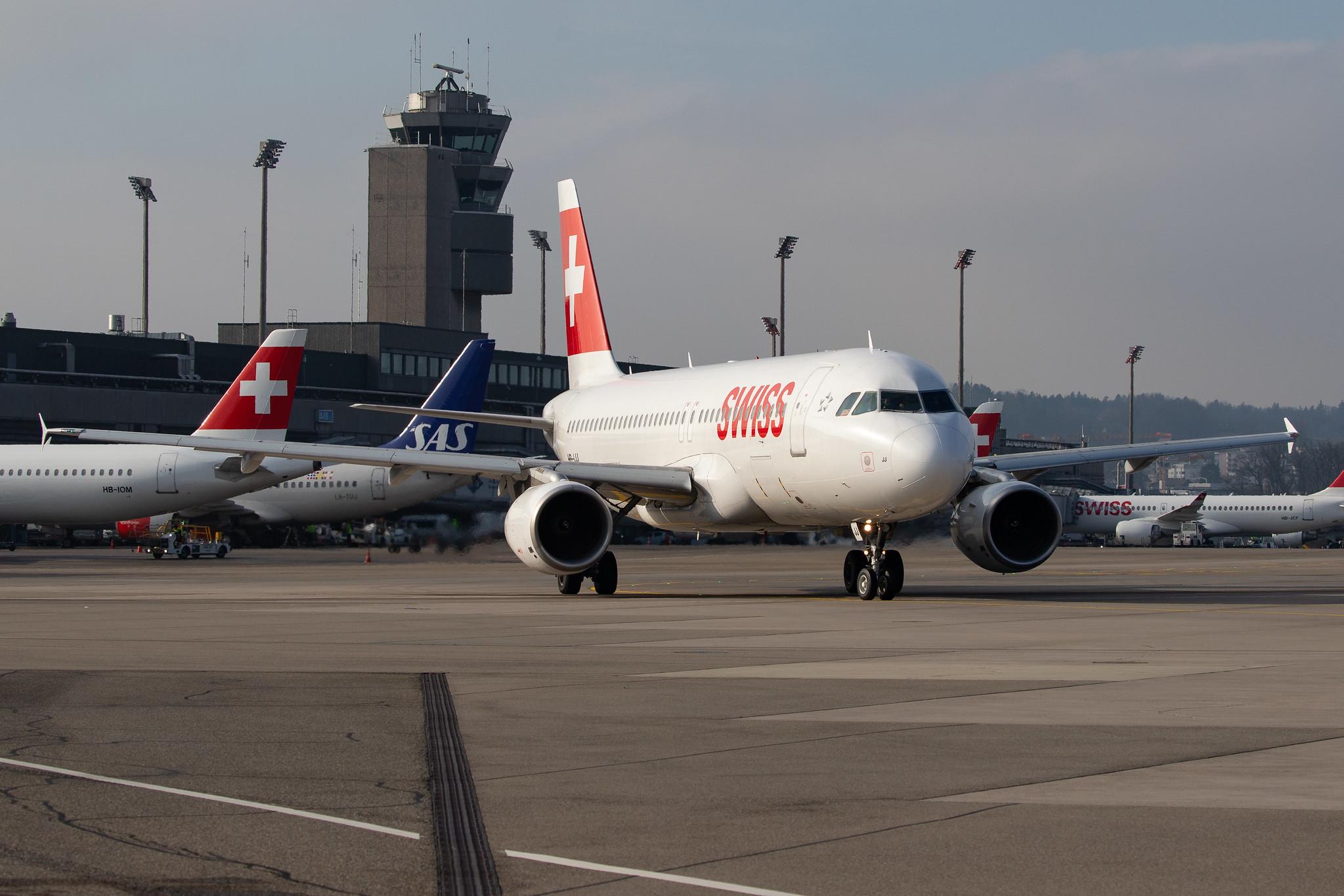 Flughafen Zürich: Swiss (LX / SWR) |  Airbus A320-214 A320 | HB-IJJ | MSN 0585