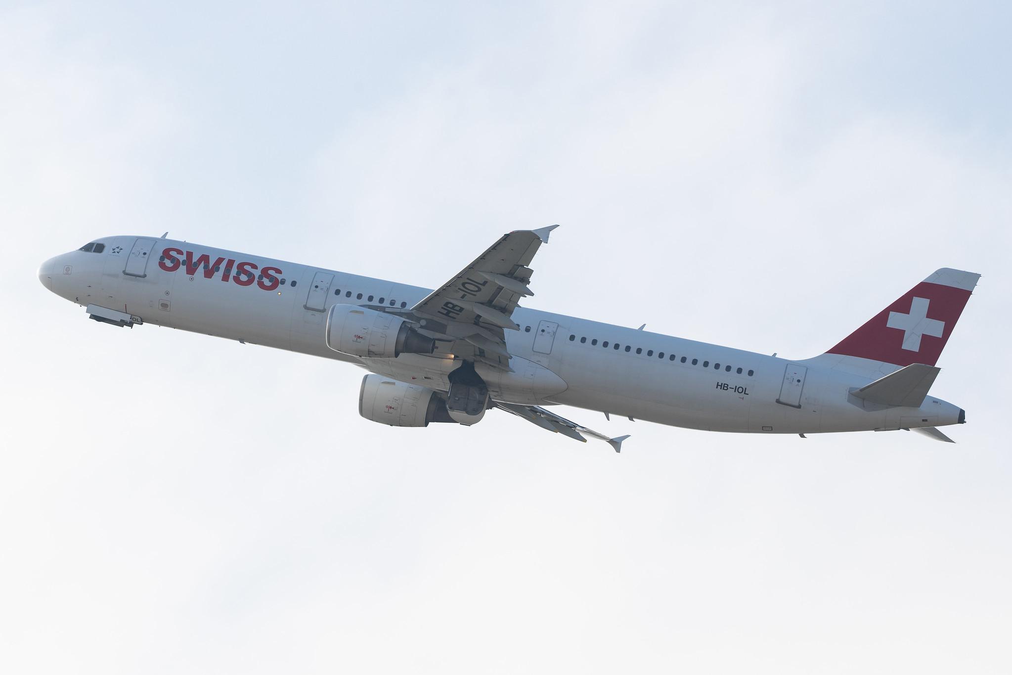 Flughafen Zürich: Swiss (LX / SWR) |  Airbus A321-111 A321 | HB-IOL | MSN 1144