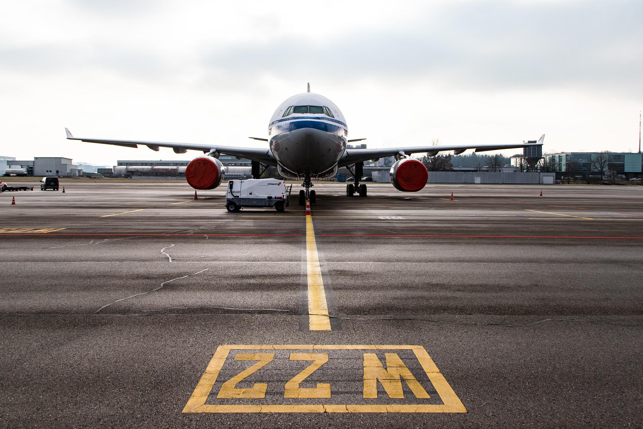 Flughafen Zürich: Air China (CA / CCA) |  Airbus A330-243 A332 | B-6130 | MSN 0930