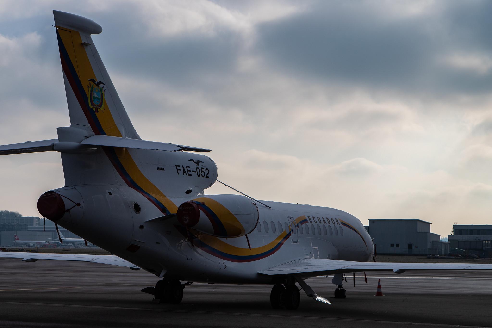 Flughafen Zürich: Ecuadorian Air Force |  Dassault Falcon 7X FA7X | FAE-052 | MSN 185