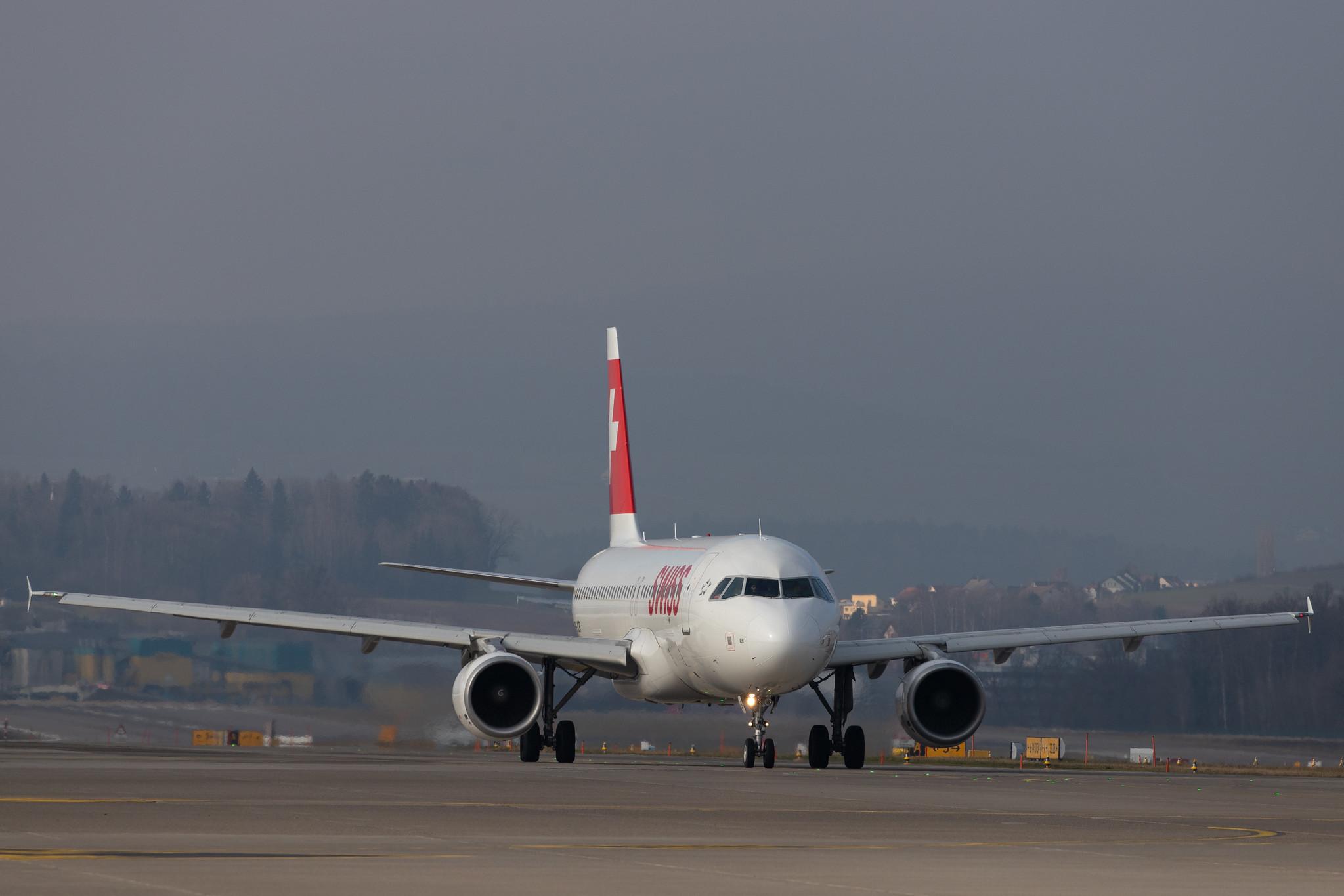 Flughafen Zürich: Swiss (LX / SWR) |  Airbus A320-214 A320 | HB-JLR | MSN 5037