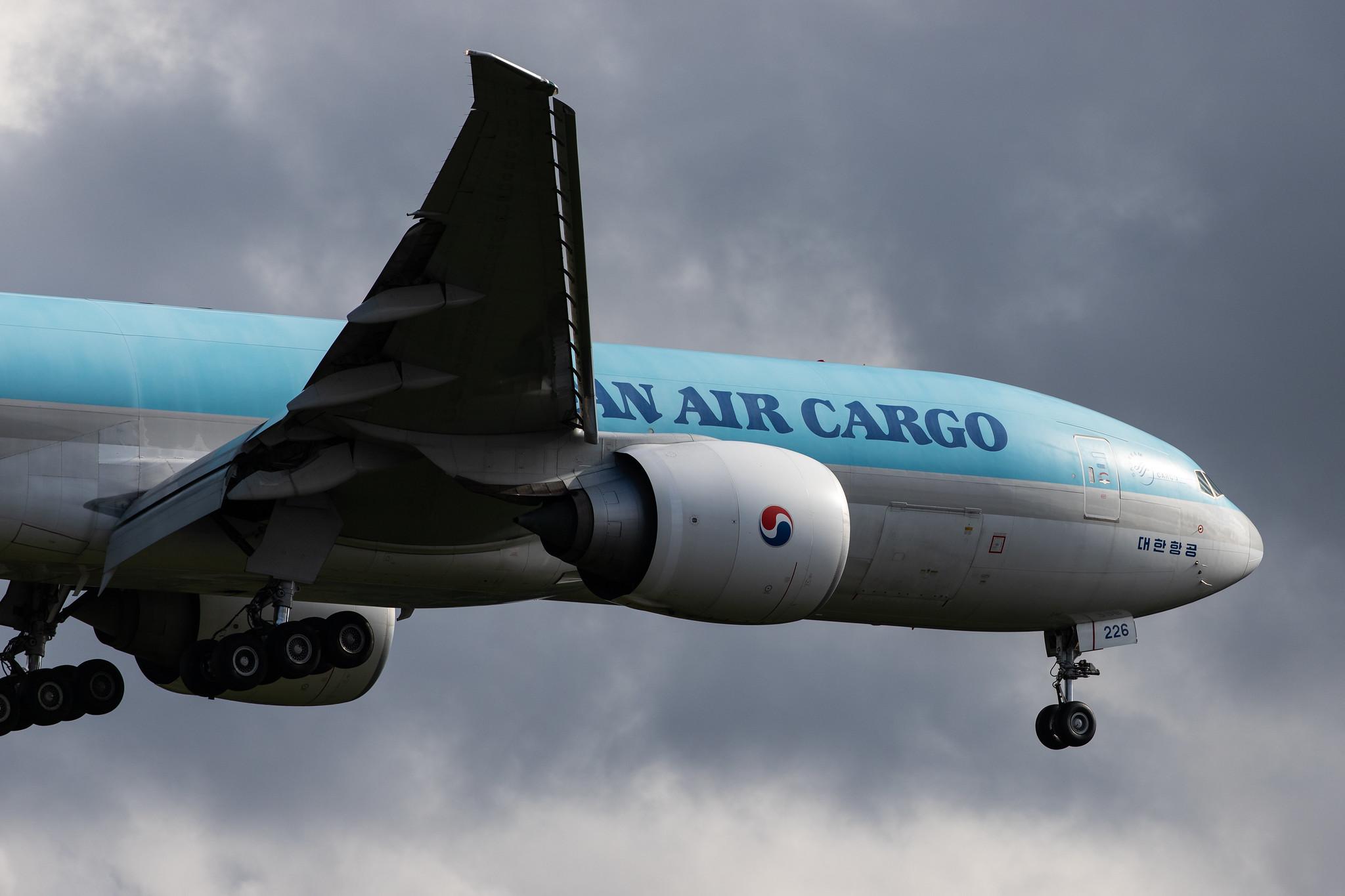 London Heathrow Airport: Korean Air Cargo (KE / KAL) | Operator: Korean Air |  Boeing 777-FB5 B77L | HL8226 | MSN 37640