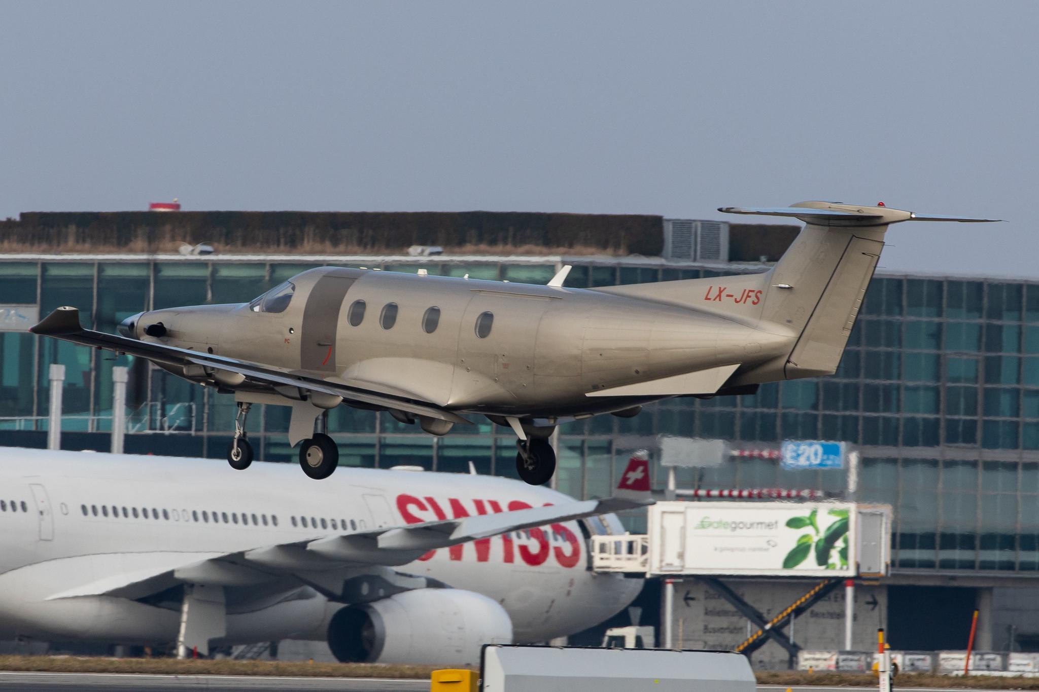 Flughafen Zürich: Jetfly Aviation (/ JFA) |  Pilatus PC-12/47E PC12 | LX-JFS | MSN 1314