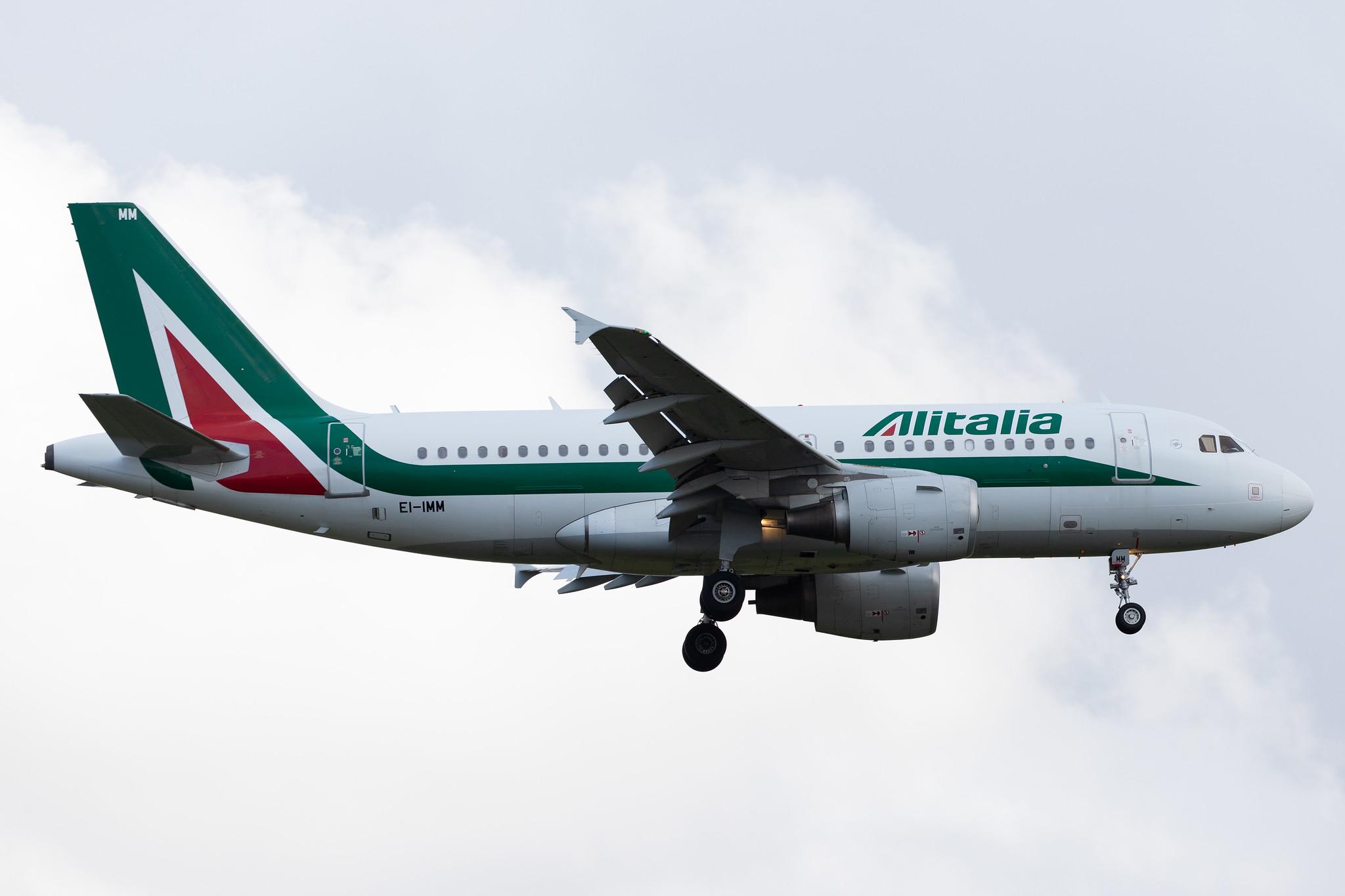 London Heathrow Airport: Alitalia (AZ / AZA) |  Airbus A319-111 A319 | EI-IMM | MSN 4759