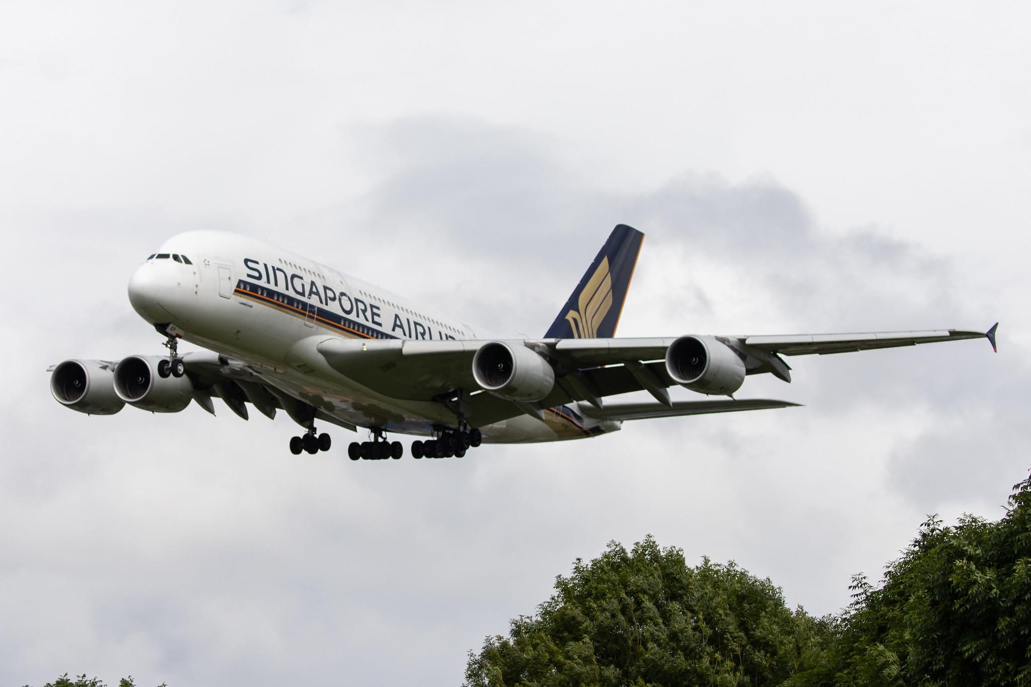 London Heathrow Airport: Singapore Airlines (SQ / SIA) |  Airbus A380-841 A388 | 9V-SKP | MSN 076