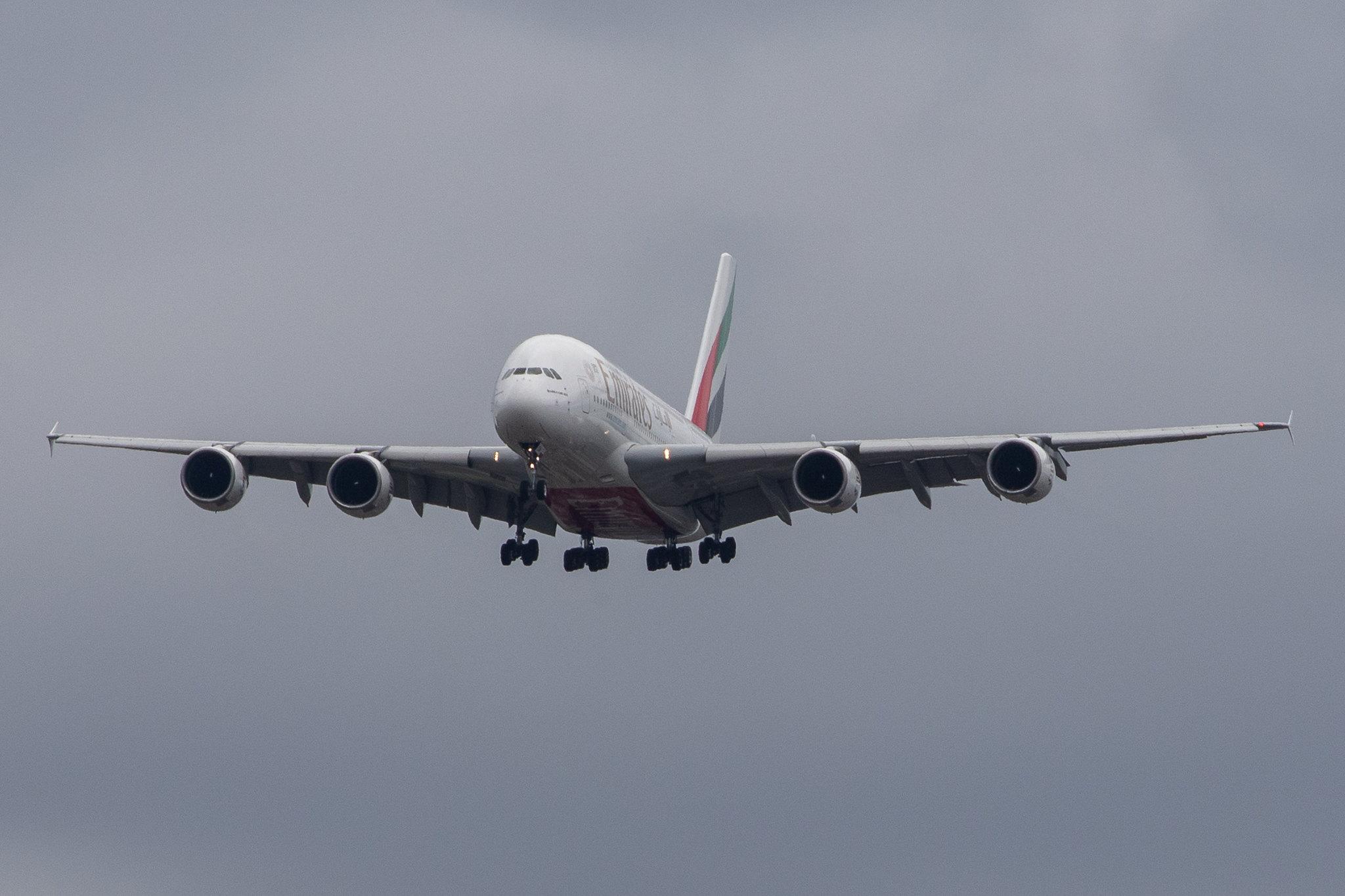 London Heathrow Airport: Emirates (EK / UAE) |  Airbus A380-861 A388 | A6-EDW | MSN 103