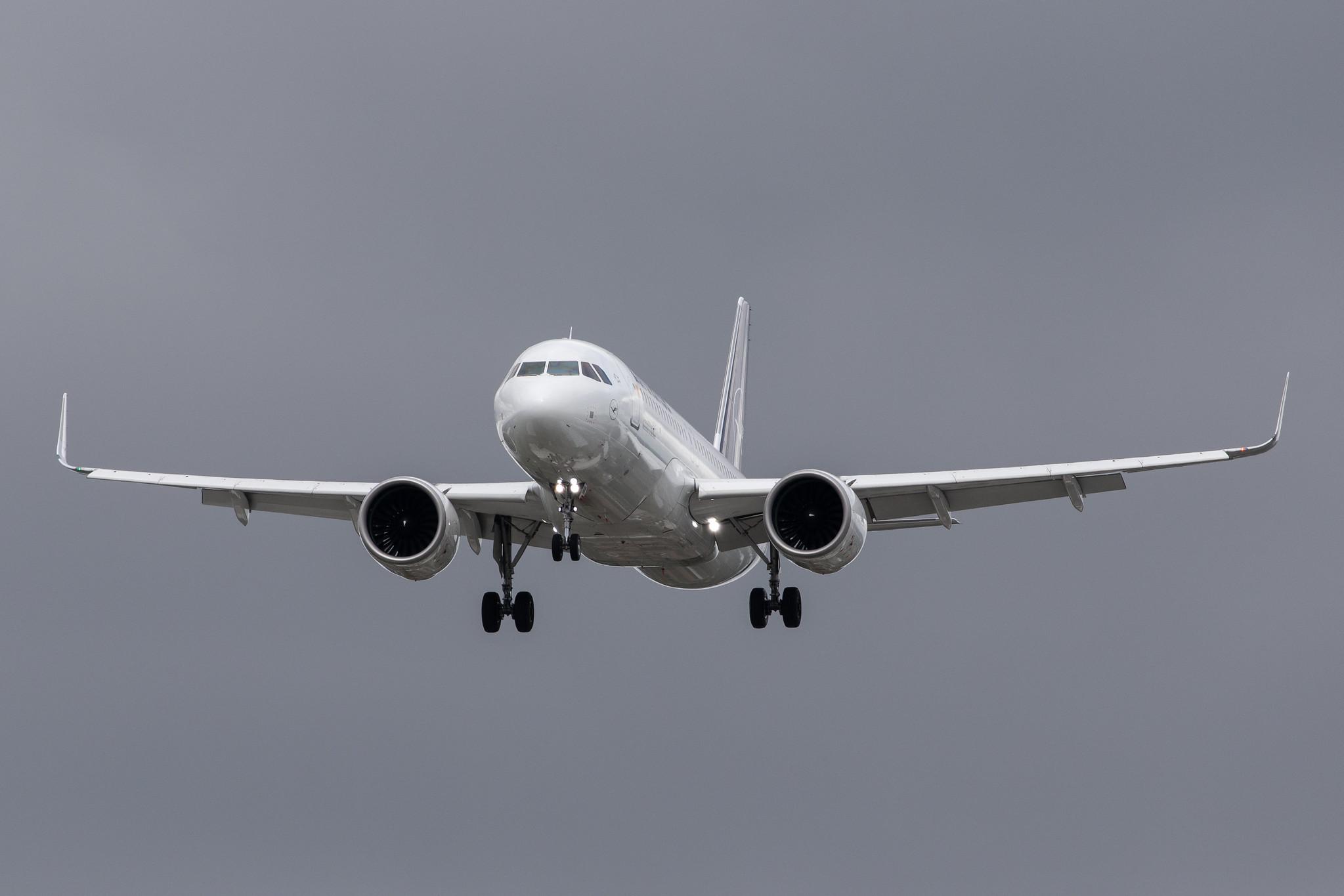 London Heathrow Airport: Lufthansa (LH / DLH) |  Airbus A320-271N A20N | D-AINK | MSN 8249